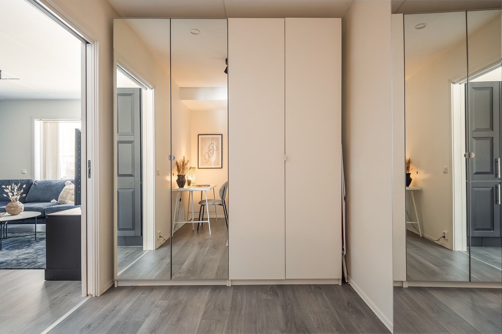 Garderobeskap medfølger handelen. Galleribilde