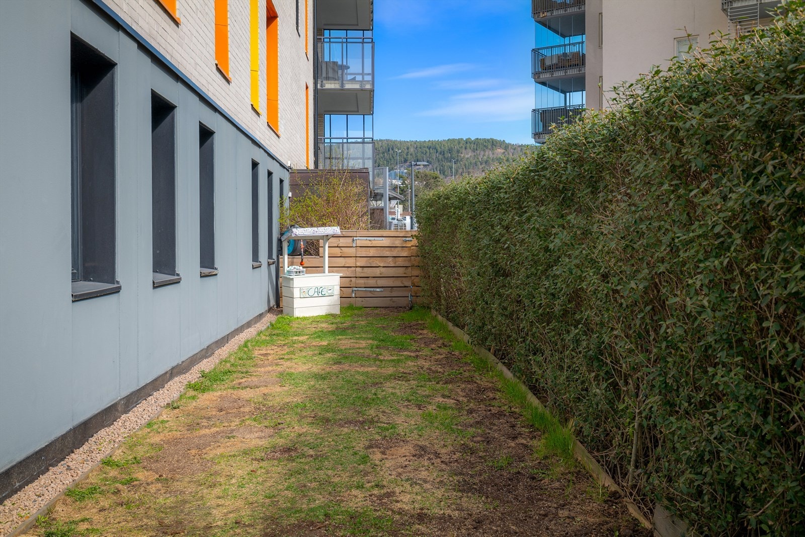- Du har også tilgang til en ca. 25 m² hageflekk med egen utgang - Galleribilde
