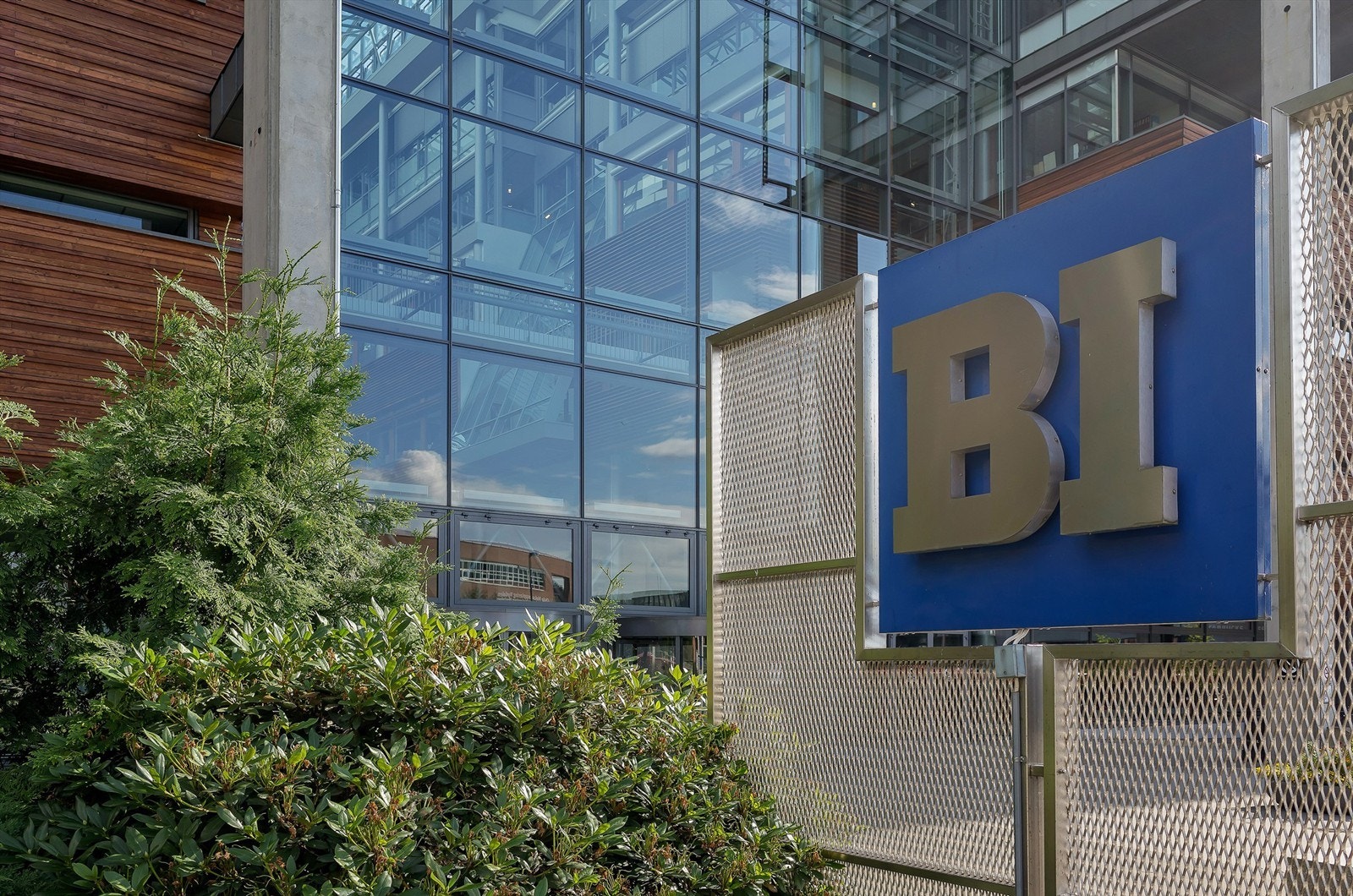 Fra leiligheten er det enkel adkomst til flere utdanningsinstitusjoner, blant annet Handelshøyskolen BI, Tannlegehøyskolen og Blindern. Galleribilde