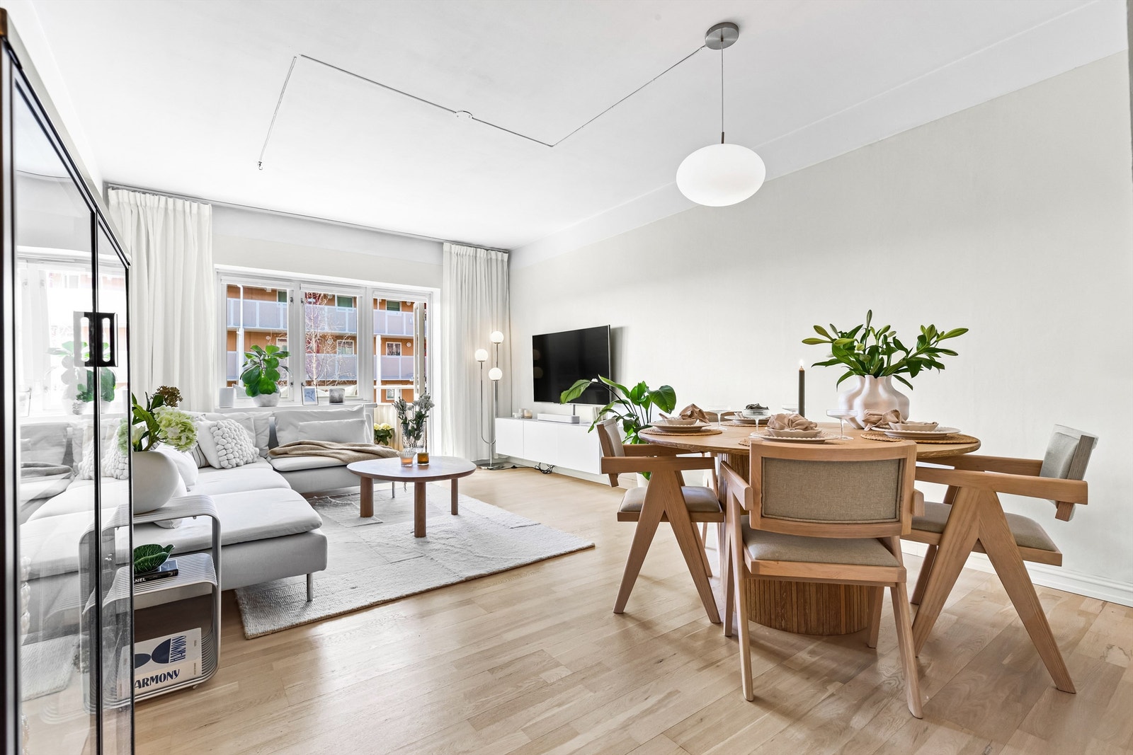 Velkommen til Grefsenveien 30A - Presentert av Blenor Hadergjonaj! Galleribilde