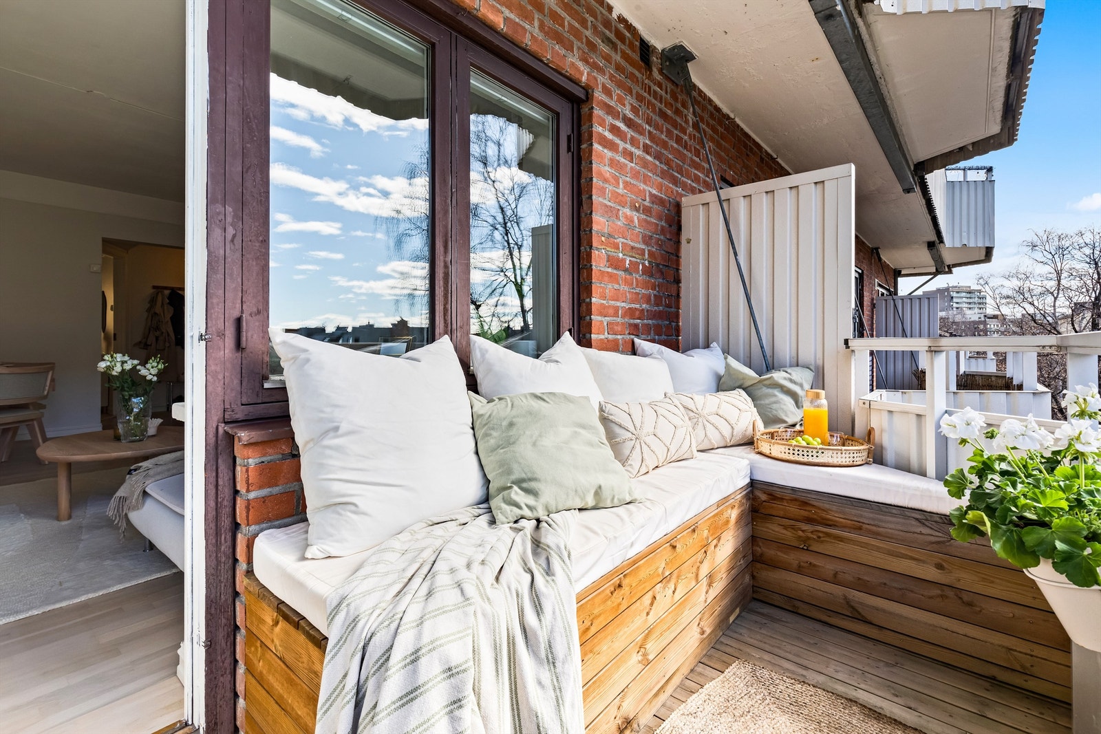 Fra stuen er det utgang til en sørvest-vendt balkong på 5 m². Galleribilde