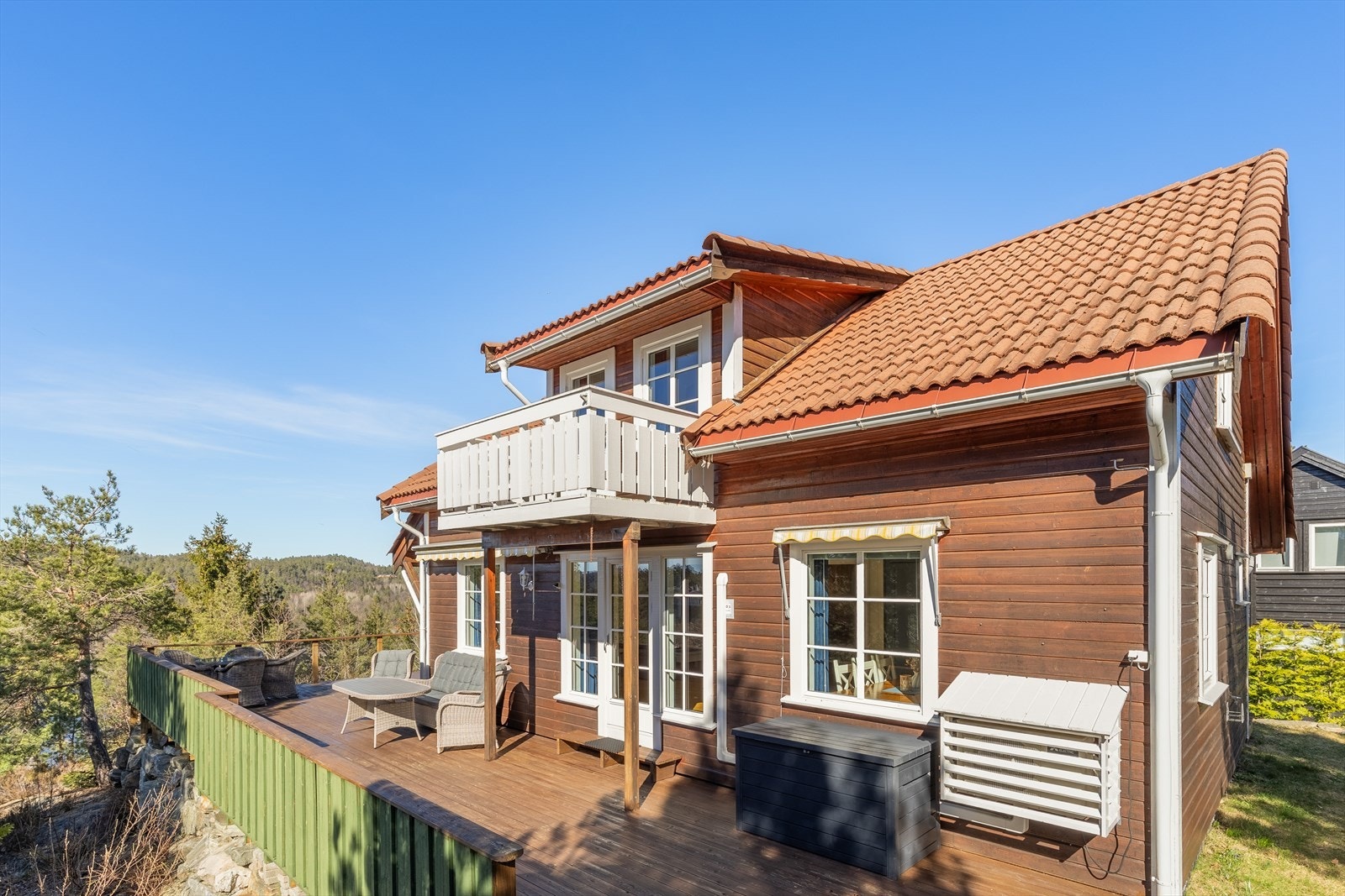 Hyggelige uteområder med terrasse og balkong Galleribilde