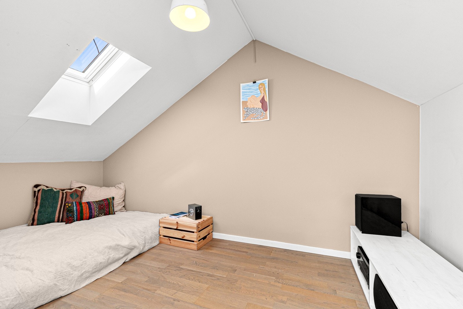 Sovealkove er benyttet som gjesterom og TV-krok. Galleribilde