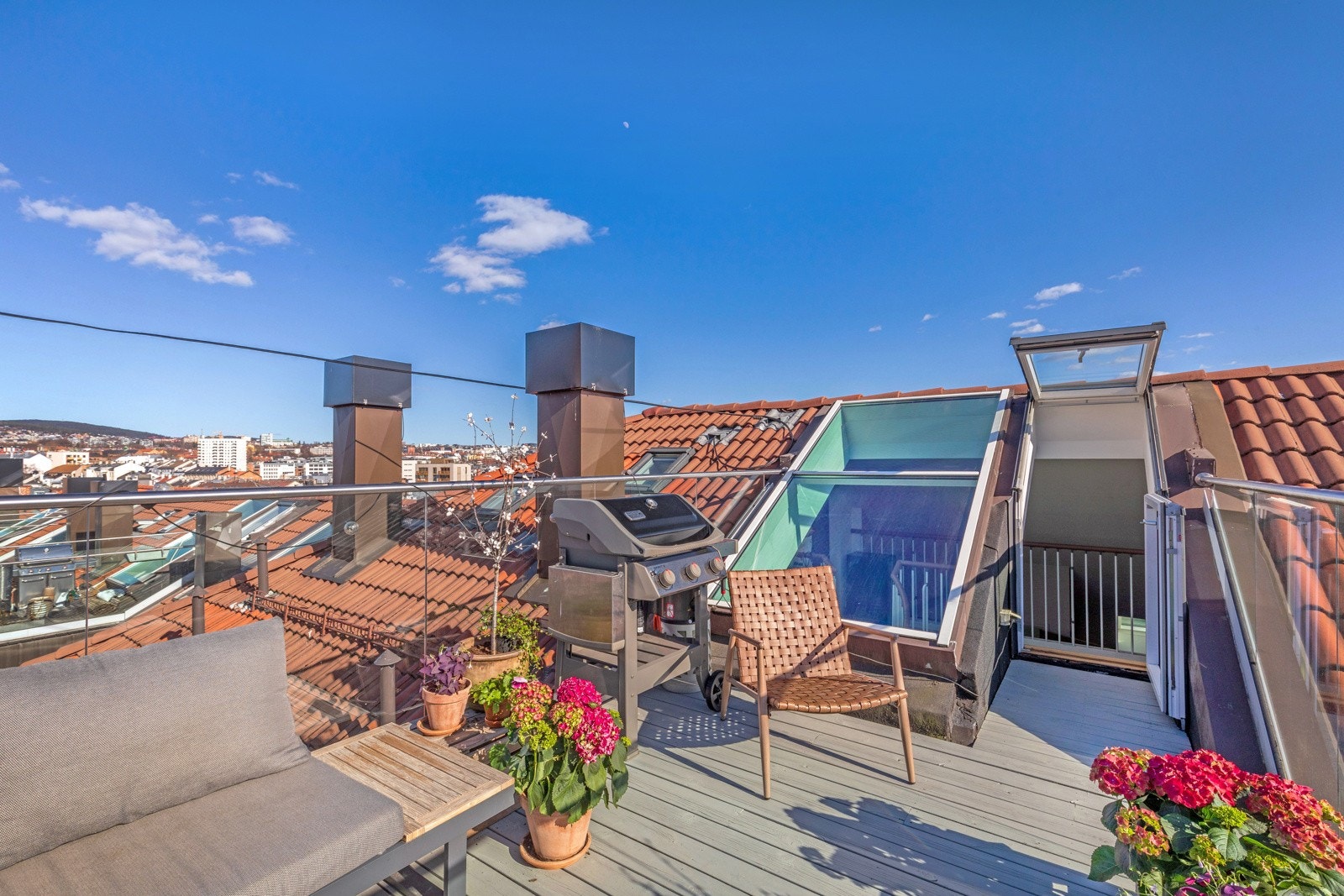 God plass til hagemøbler, grill og ønsket beplantning. Galleribilde