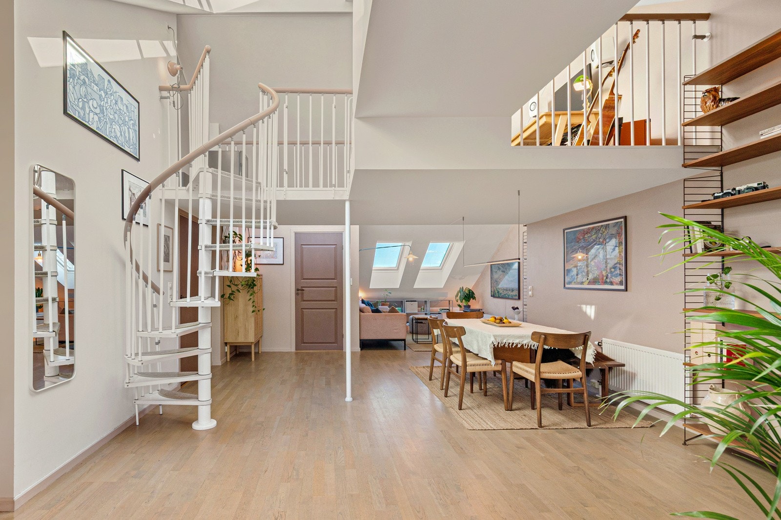 Fin planløsning med god romfølelse i alle rom. Galleribilde