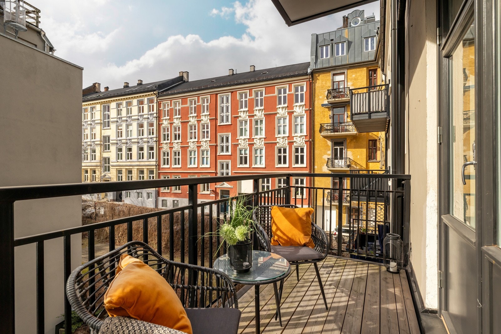 Stor balkong med utgang fra hovedsoverom Galleribilde