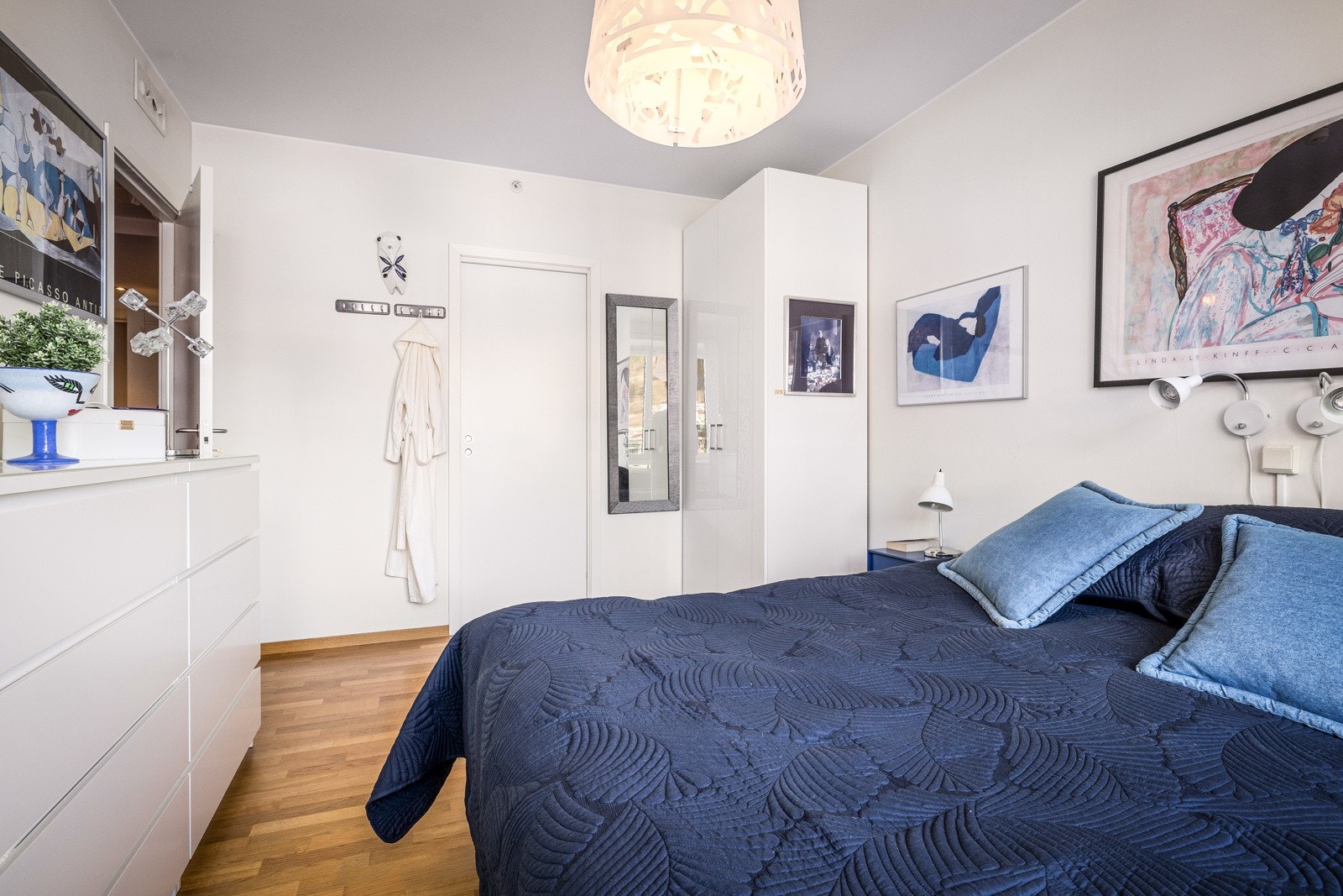 Hovedsoverommmet har også bod/walk in garderobe på 2,4 kvm Galleribilde