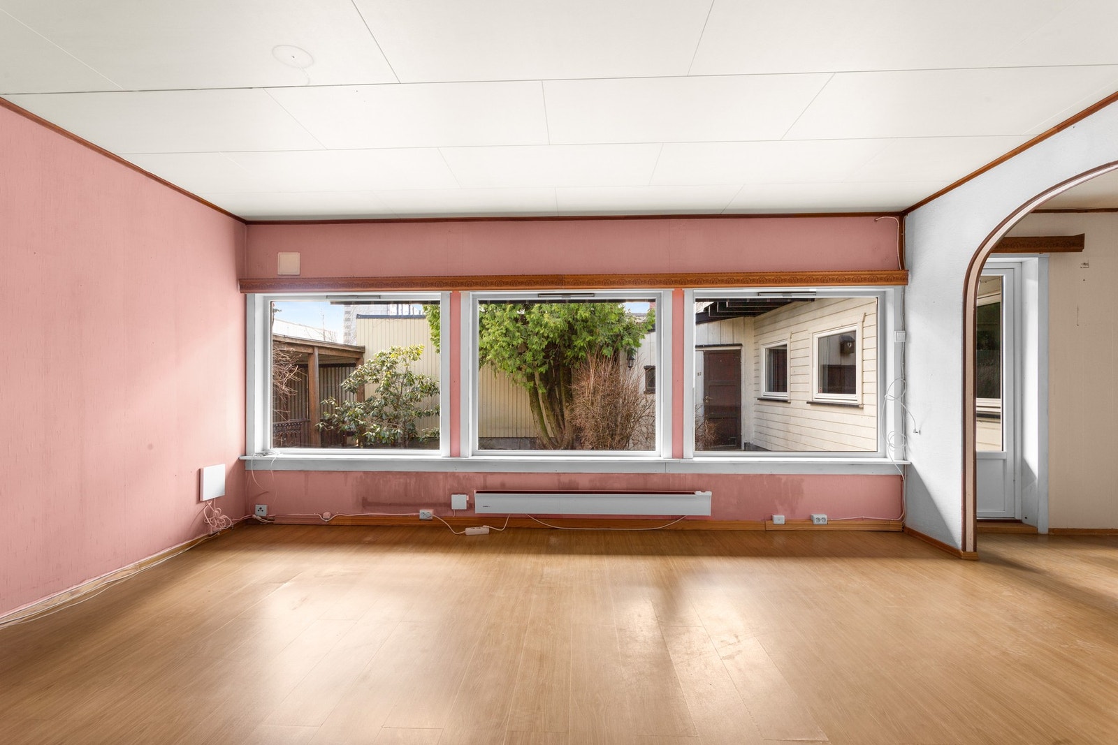 Disse atriumshusene er kjent for sine store vindusflater som skaper flott atmosfære inne Galleribilde