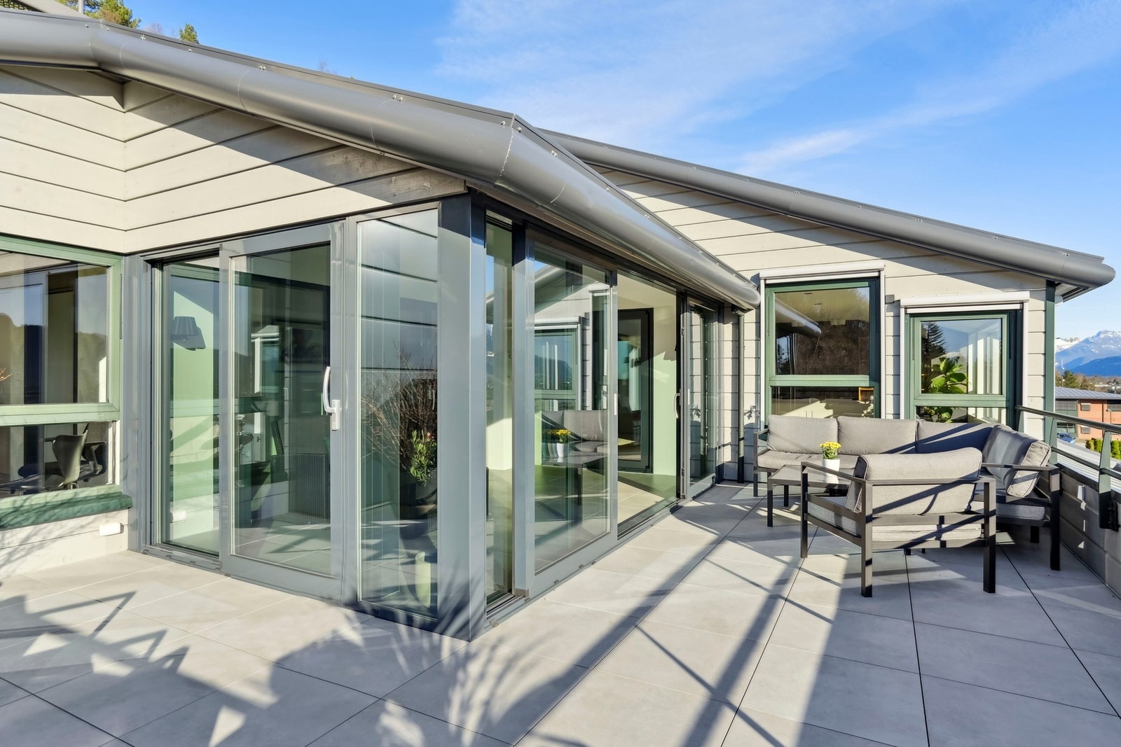 Takterrassen har sol fra tidlig morgen til sent på kveld. Galleribilde