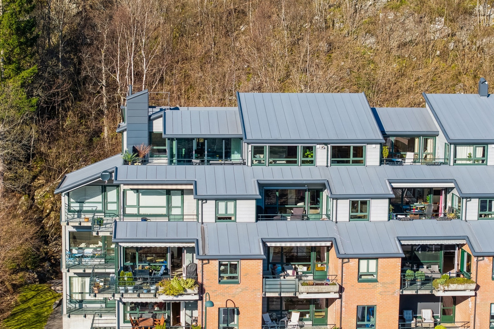 Her får du solrike terrasser i begge etasjer, hvorav deler av terrassen i 4.etasje er innglasset. Galleribilde