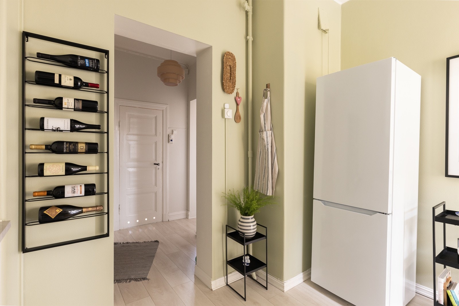 Leiligheten er malt i delikate farger. Galleribilde