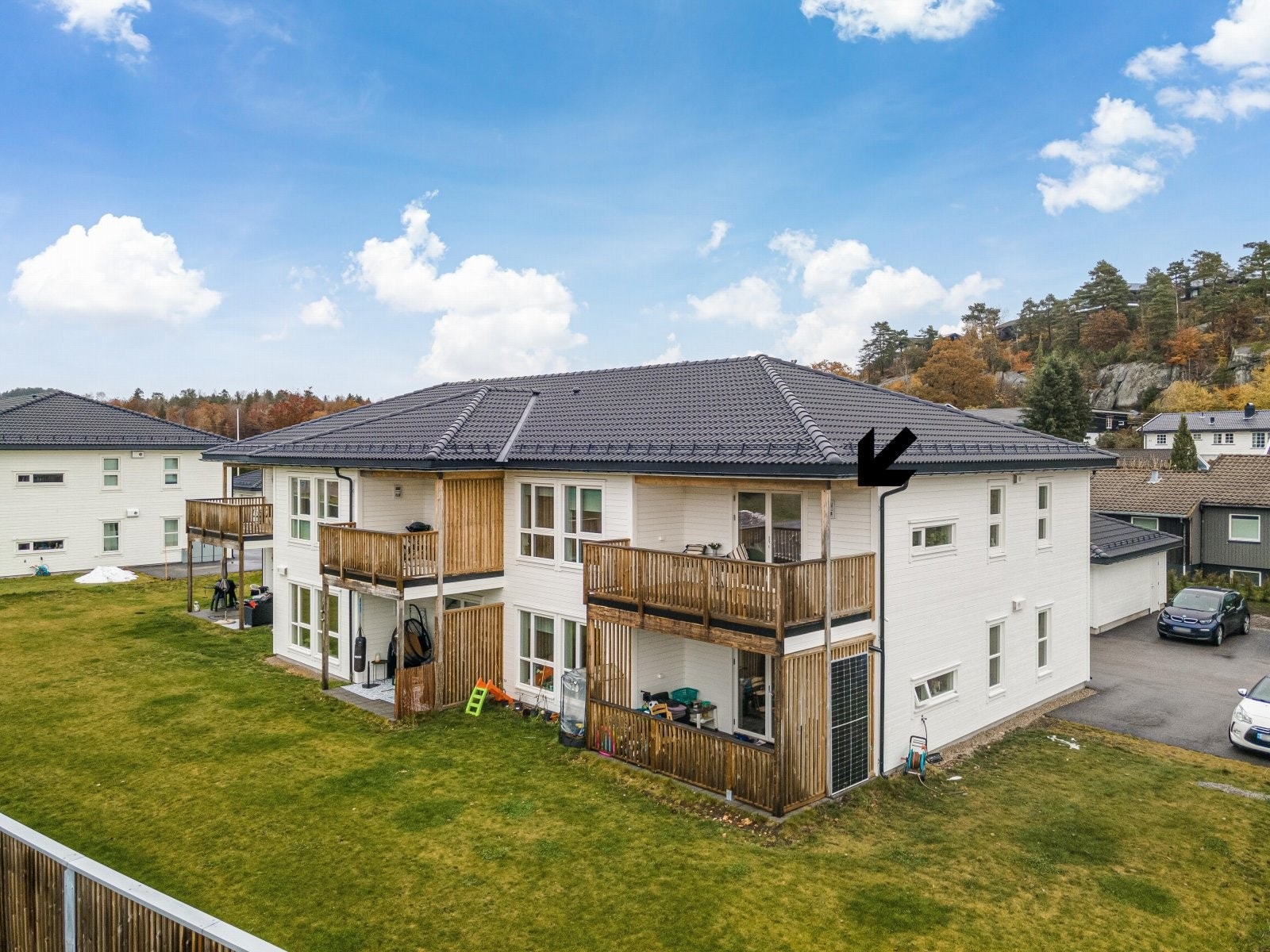 Leiligheten ligger i et meget familievennlig boligområde på Hasle, nordøst for Breidablikk og Sandefjord sentrum. Galleribilde