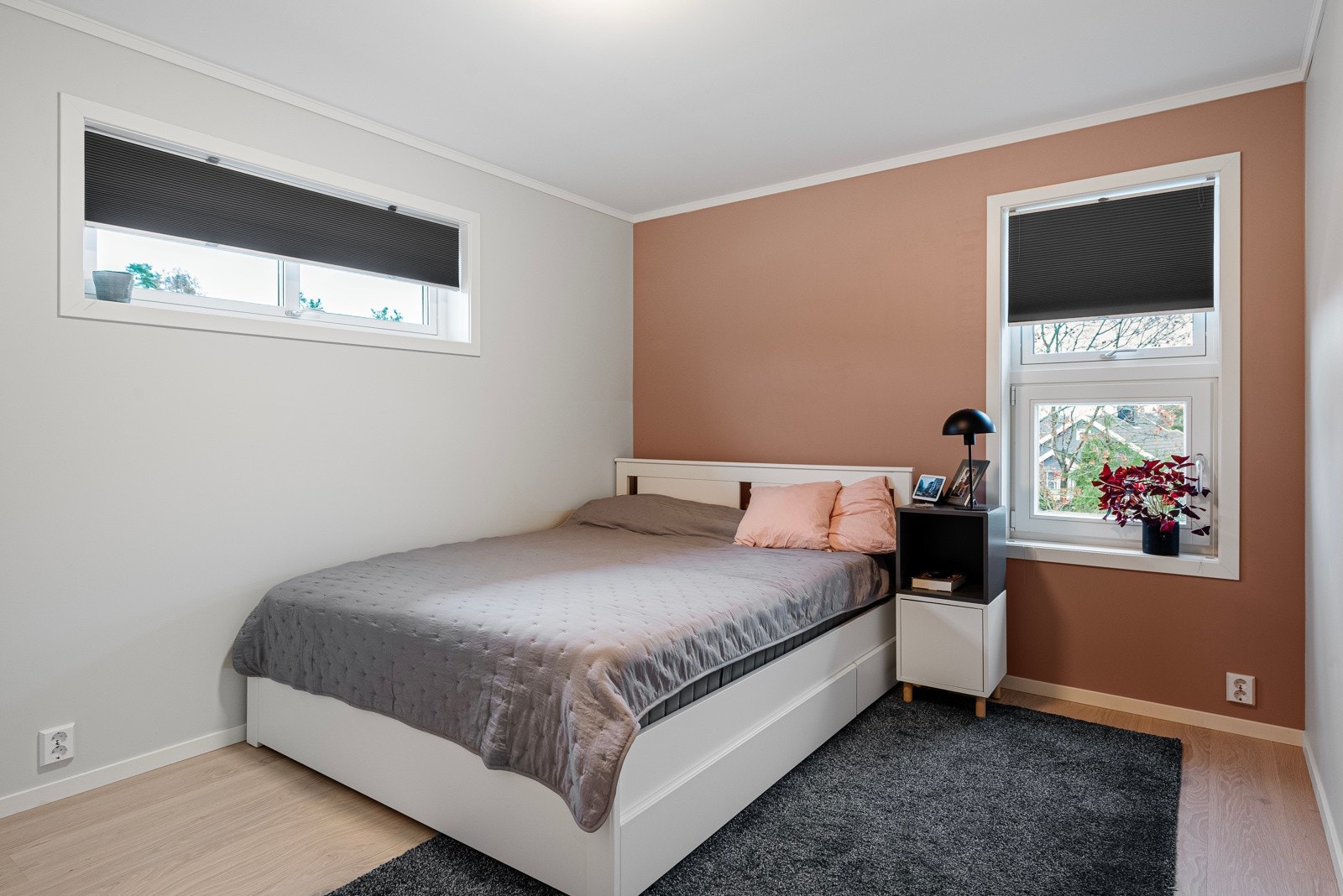 Det er tre lyse, fine soverom i leiligheten. Galleribilde