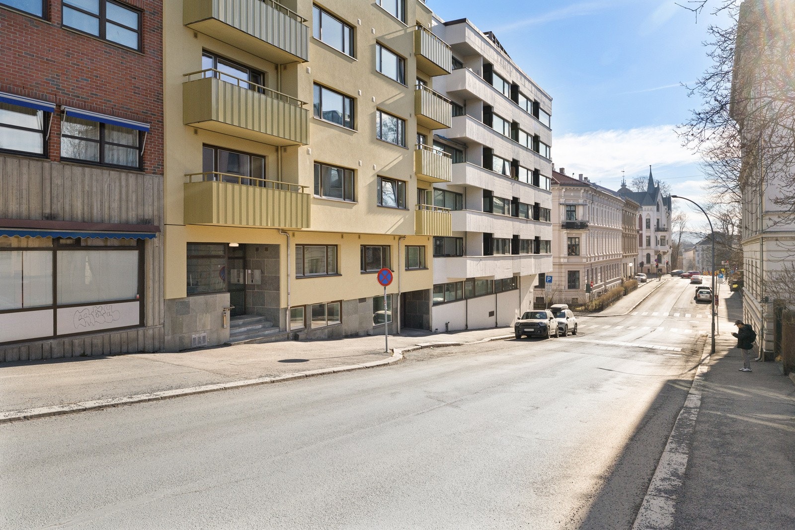 Uranienborgveien 29 har en fantastisk beliggenhet i et rolig og etablert boligområde på Uranienborg, rett bak Slottet. Galleribilde