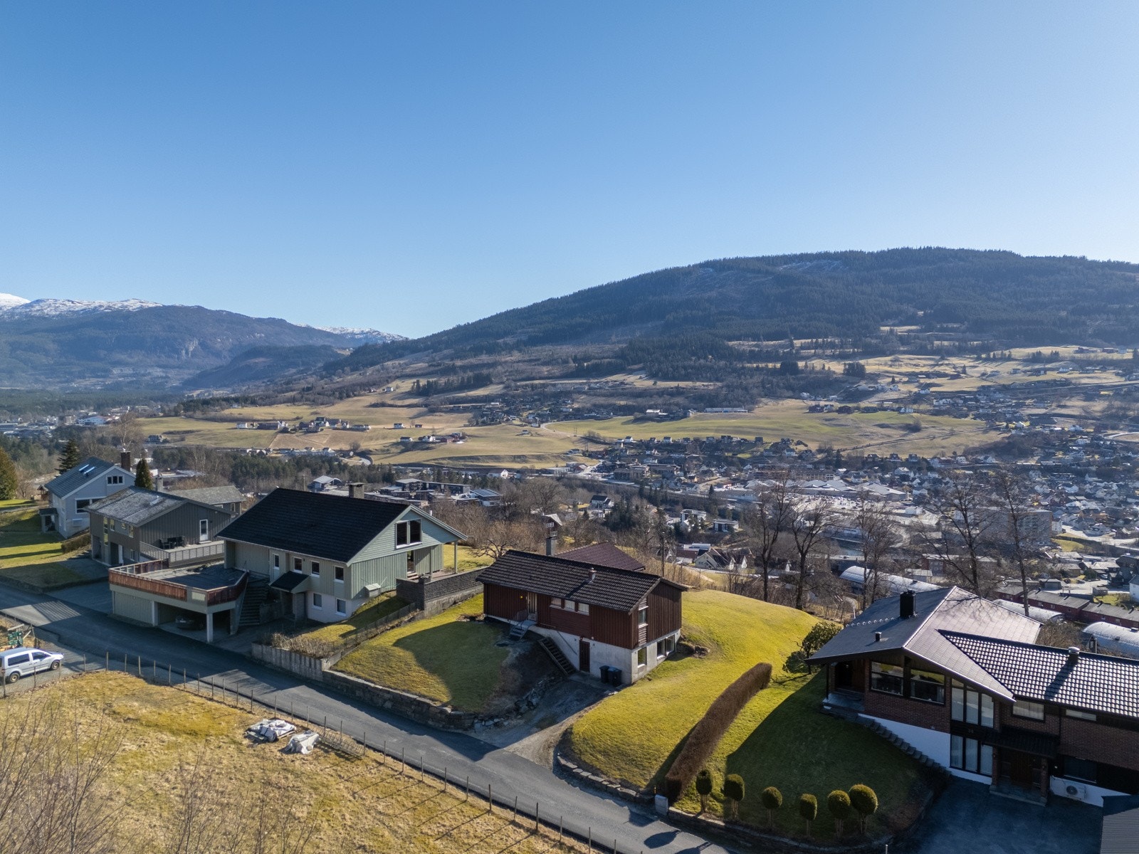 Eiendommen har et solid utgangspunkt, men trenger oppussing for å realisere sitt fulle potensial. Galleribilde