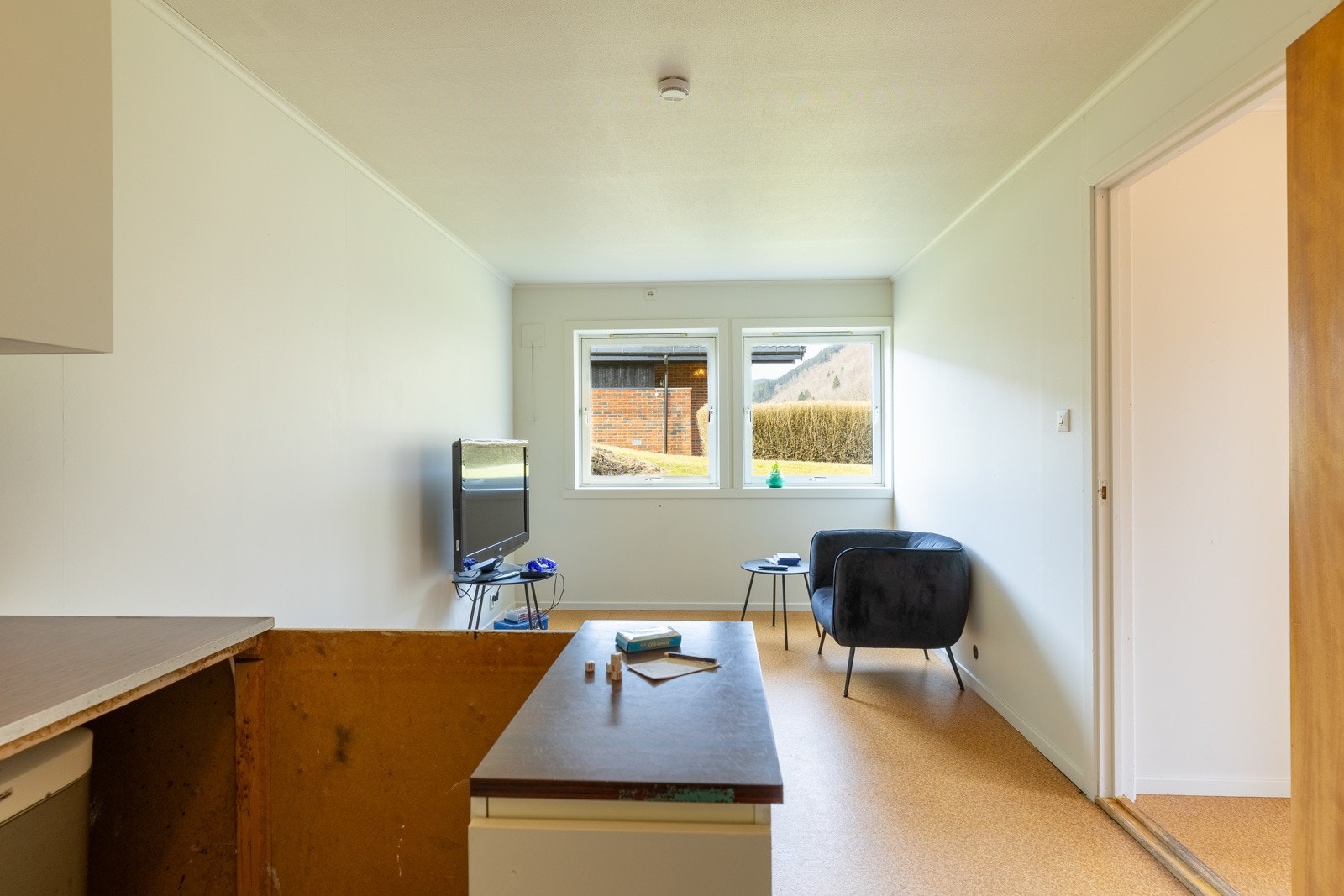 Stue i åpen løsning med kjøkkenet. Galleribilde