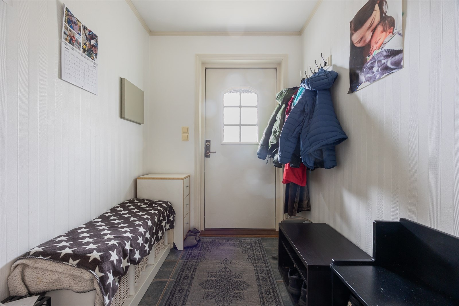 I den nederste etasjen er det separat utleidel med egen inngang. Galleribilde