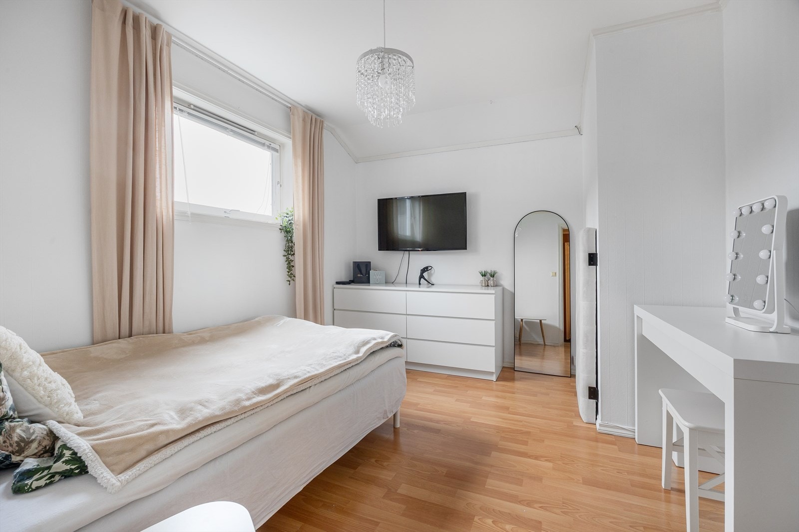 Alle har således plass til seng, nattbord og lagringsplass. Galleribilde