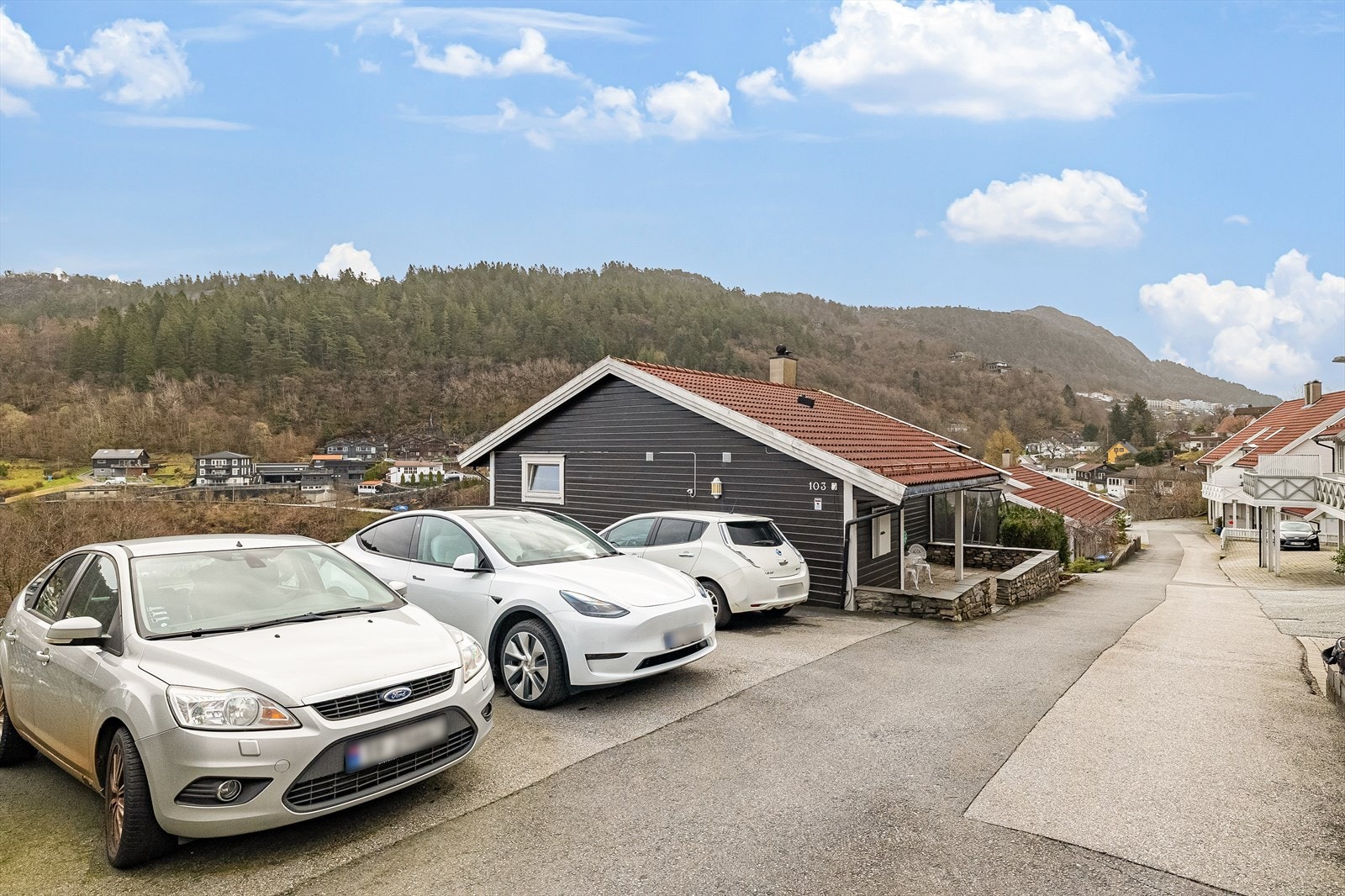 Det er plass til 3 bilder på egen tomt Galleribilde