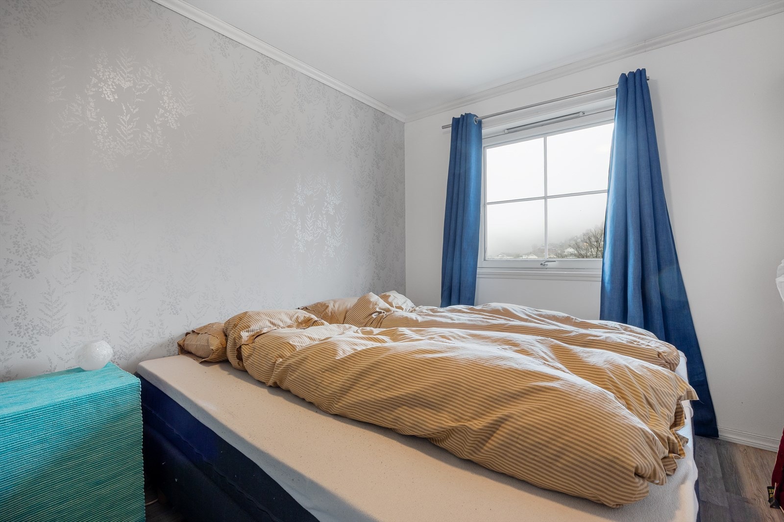 Videre er det innredet med bad, soverom, bod og vaskerom (godkjent som bod). Galleribilde