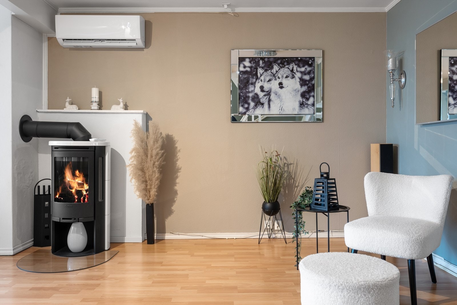 Oppvarming via peisovn og varmepumpe. Galleribilde