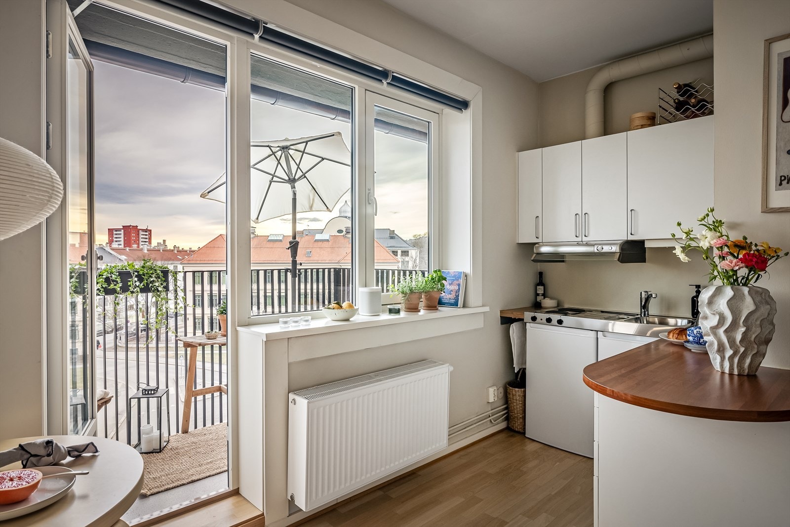 Leiligheten ligger i 5 etg med luftig utsikt Galleribilde