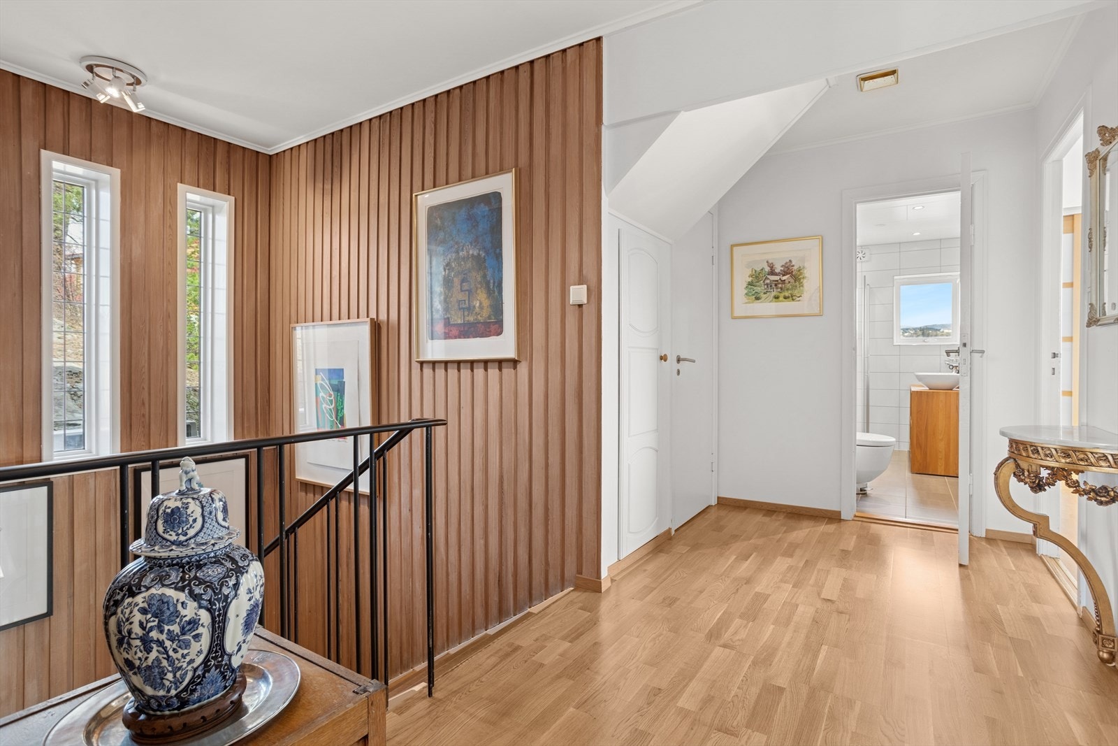 Gang i hovedetasjen. Galleribilde