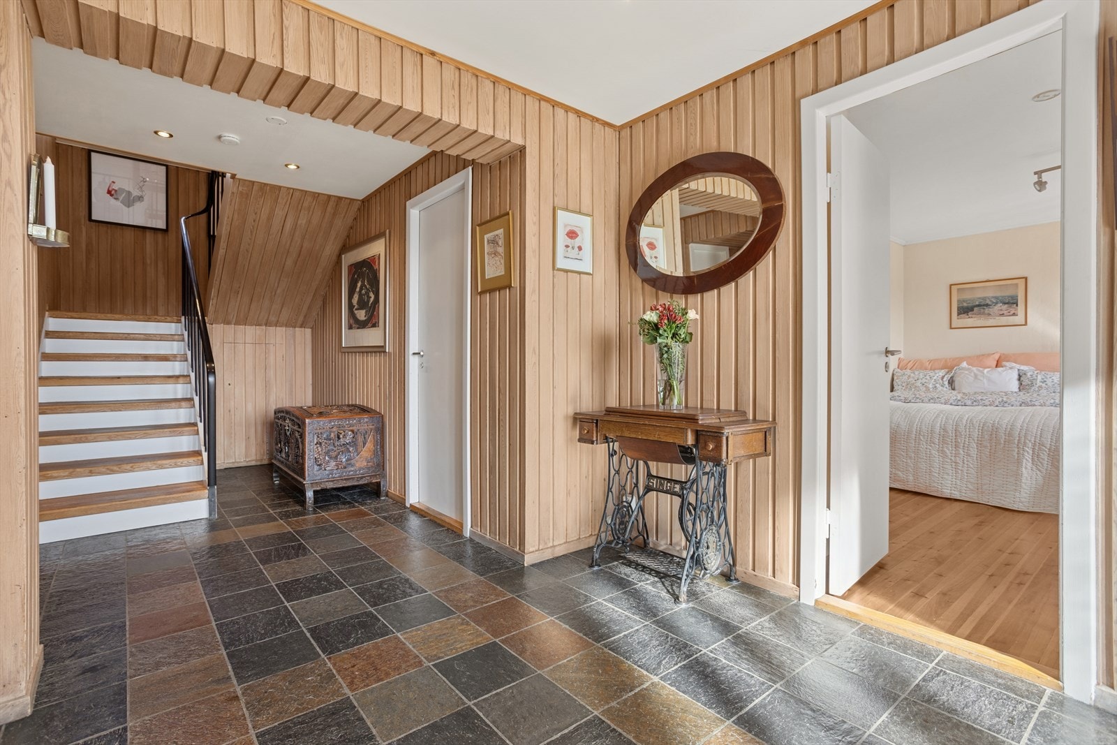 Et tidløst og flott hjem som er godt ivaretatt og pent modernisert. Galleribilde