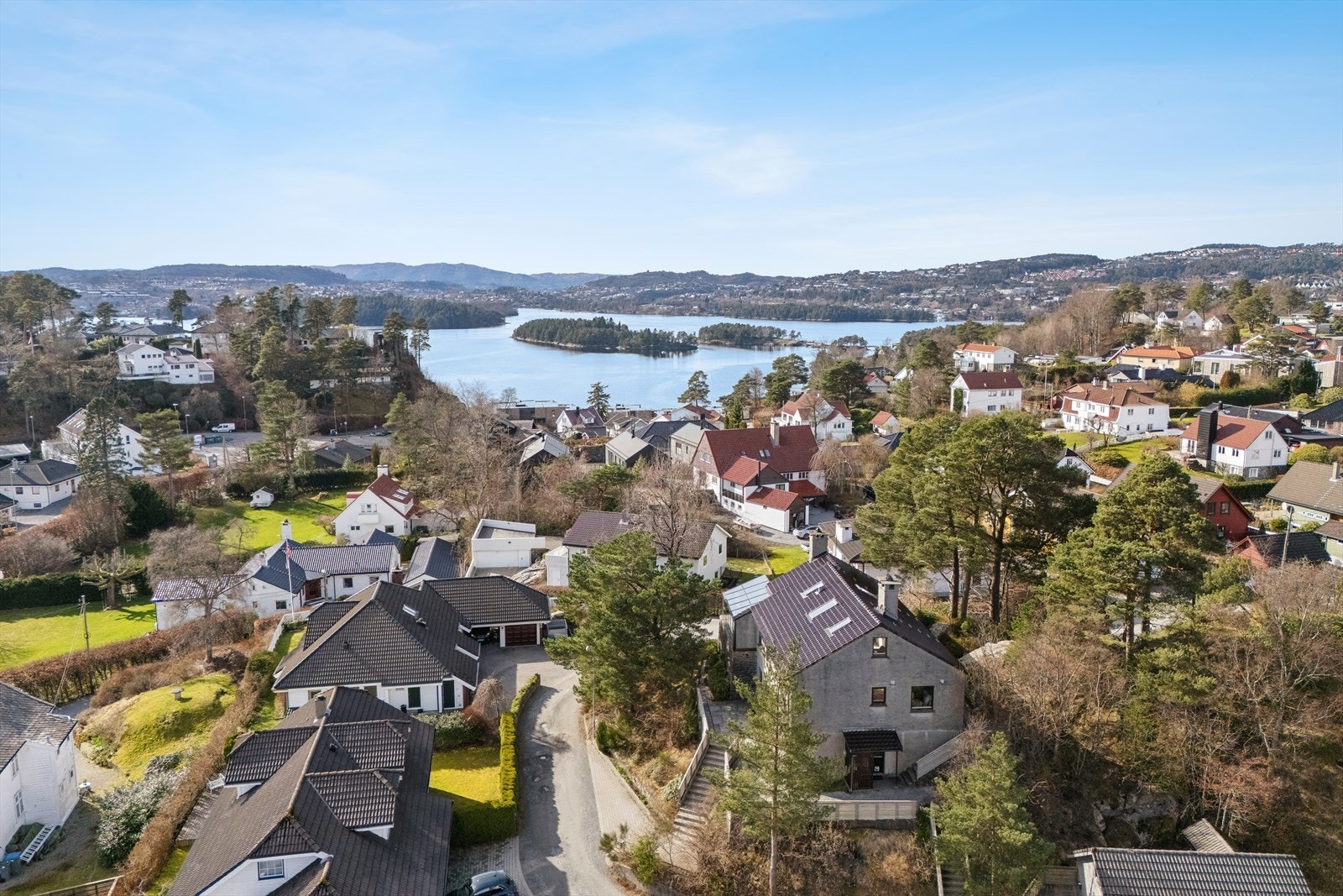 Fin enebolig med attraktiv beliggenhet. Sol og utsikt. Galleribilde