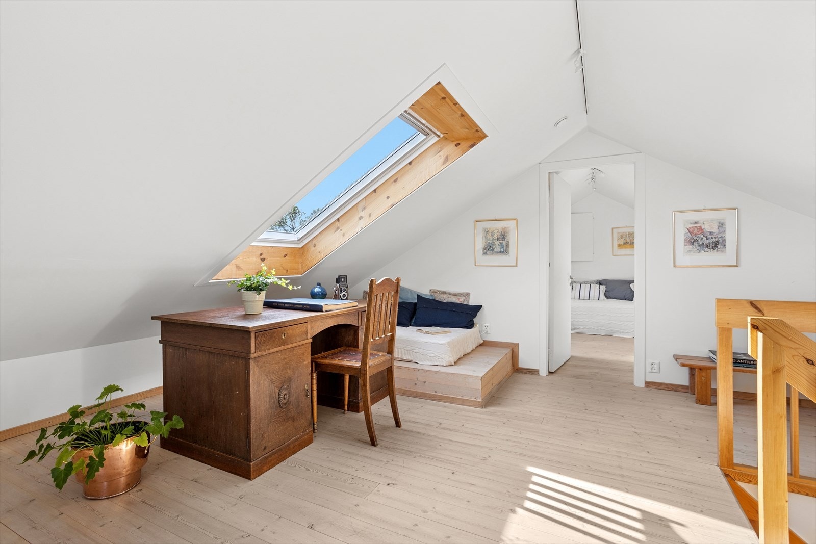 Loftet er perfekt for hjemmekontor og egen avdeling for barn og ungdommer. Galleribilde