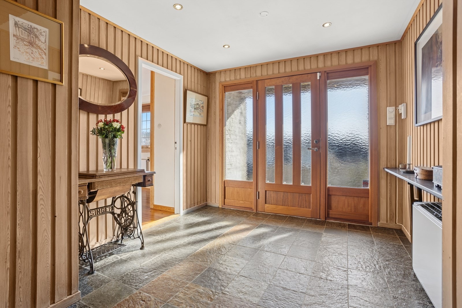 Klassiske detaljer er beholdt og tåler bruk. Galleribilde