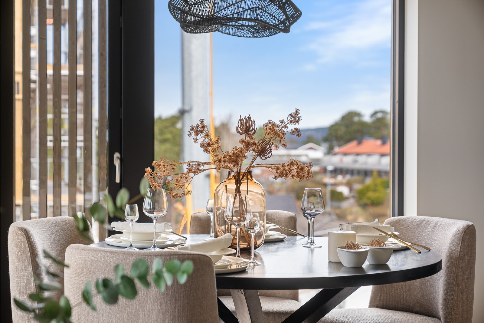 Her har en flott utsikt fra kjøkkenbordet Galleribilde