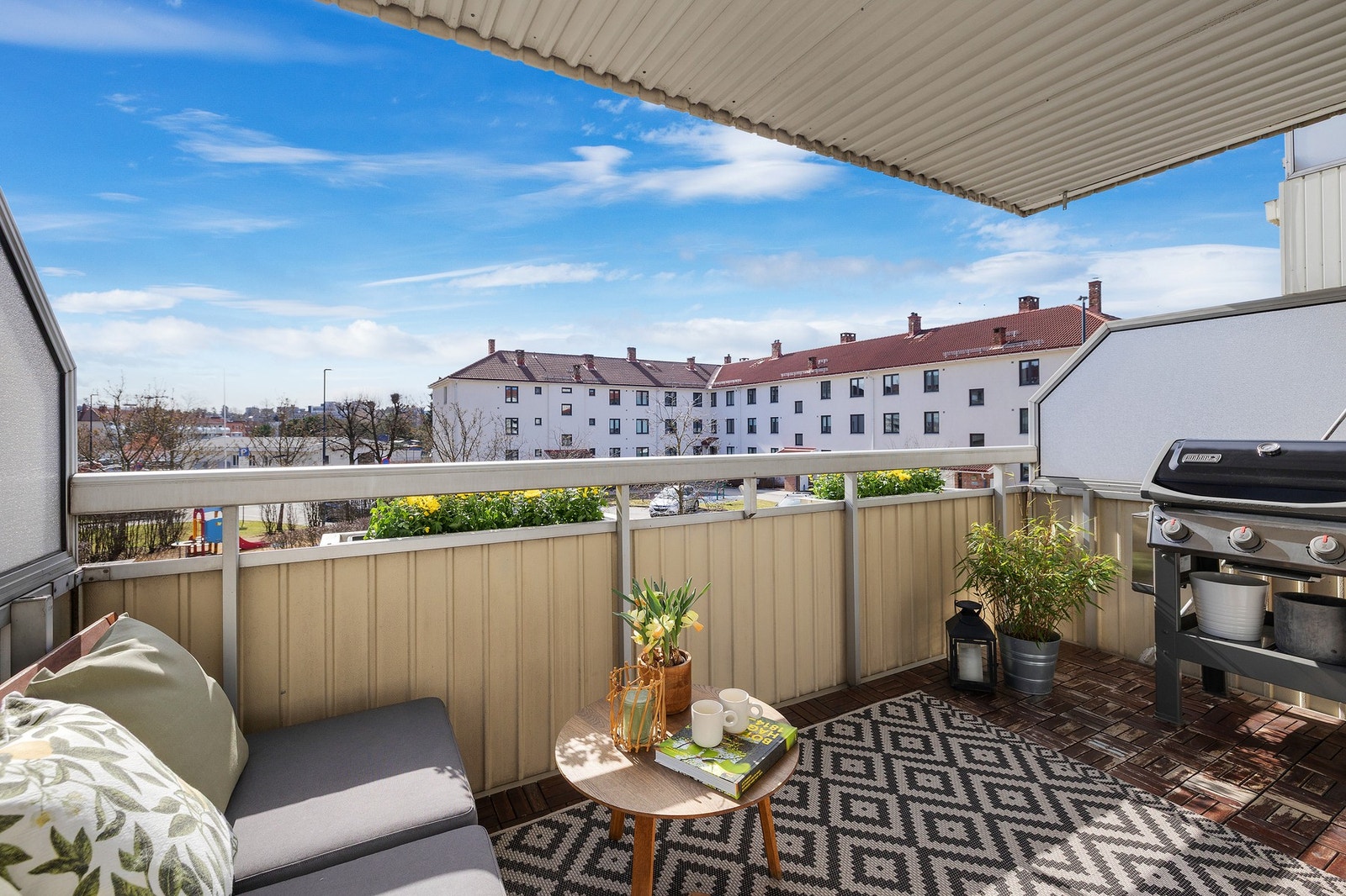 Det er plass til utemøblement, beplantning og grill Galleribilde