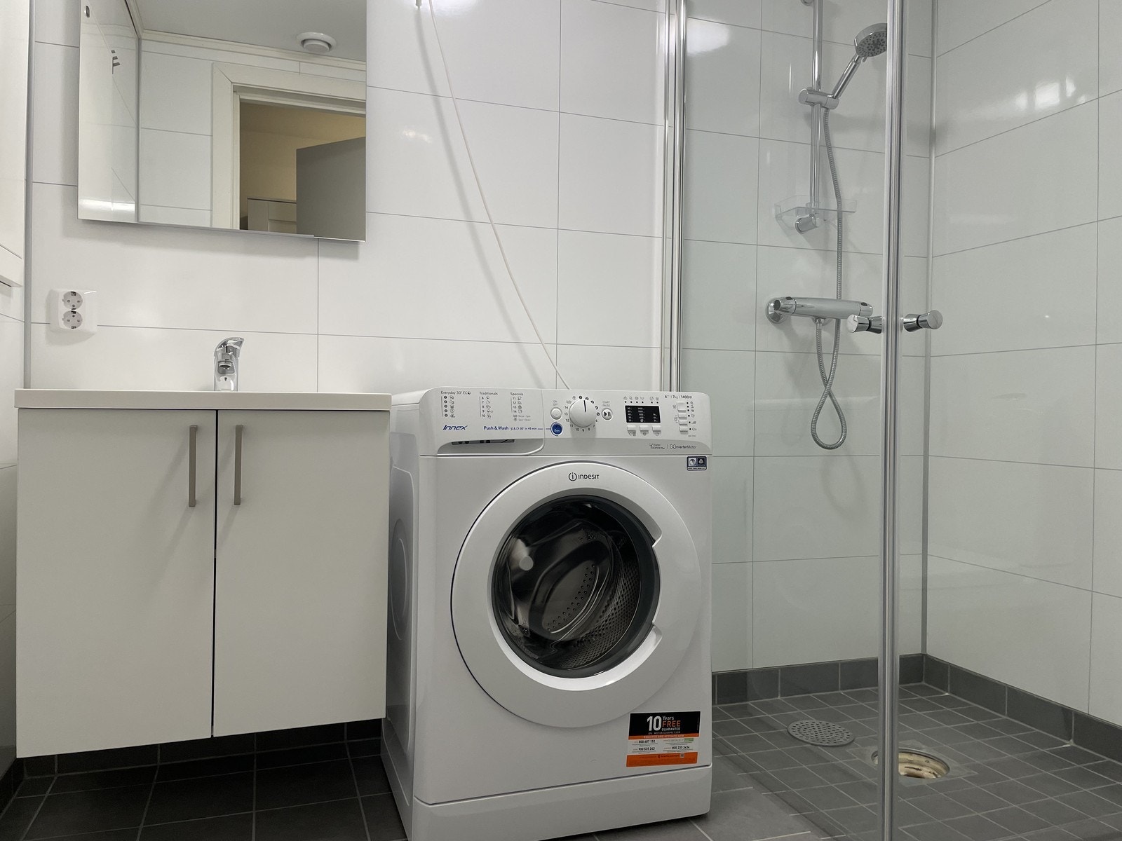 Vaskemaskin medfølger på badet. Galleribilde