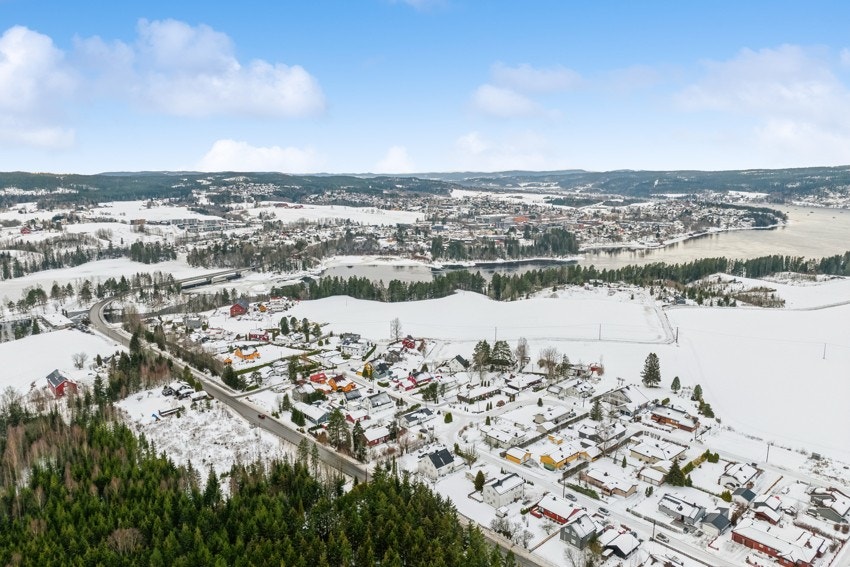Sørumsand har mye å by på for alle uansett alder, og her er det både et meget godt bibliotek, flere treningssentre, flere spa, samt rikelig med kafeer, restauranter og spiseplasser Galleribilde