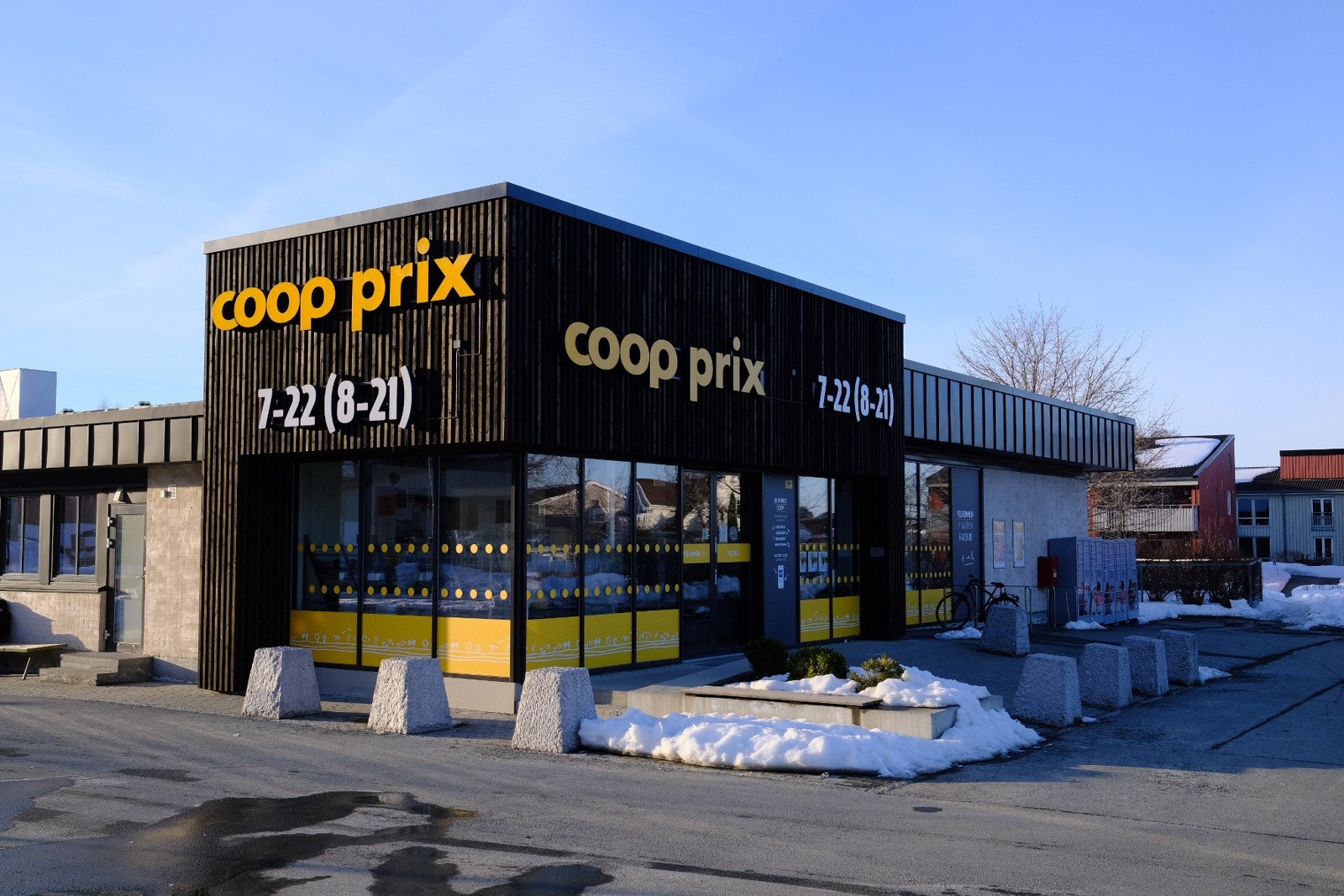 Ca. 700 meter fra boligen ligger Coop Prix, her kan du handle alt du trenger til hverdagen. Galleribilde
