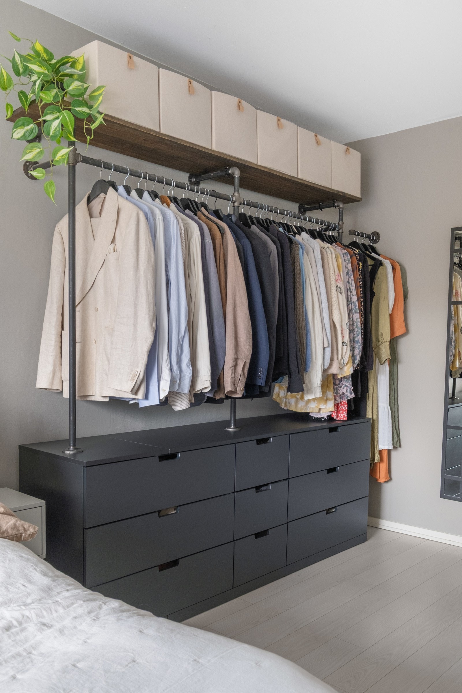 Soverommet har god plass til ulike oppbevaringsløsninger. Galleribilde