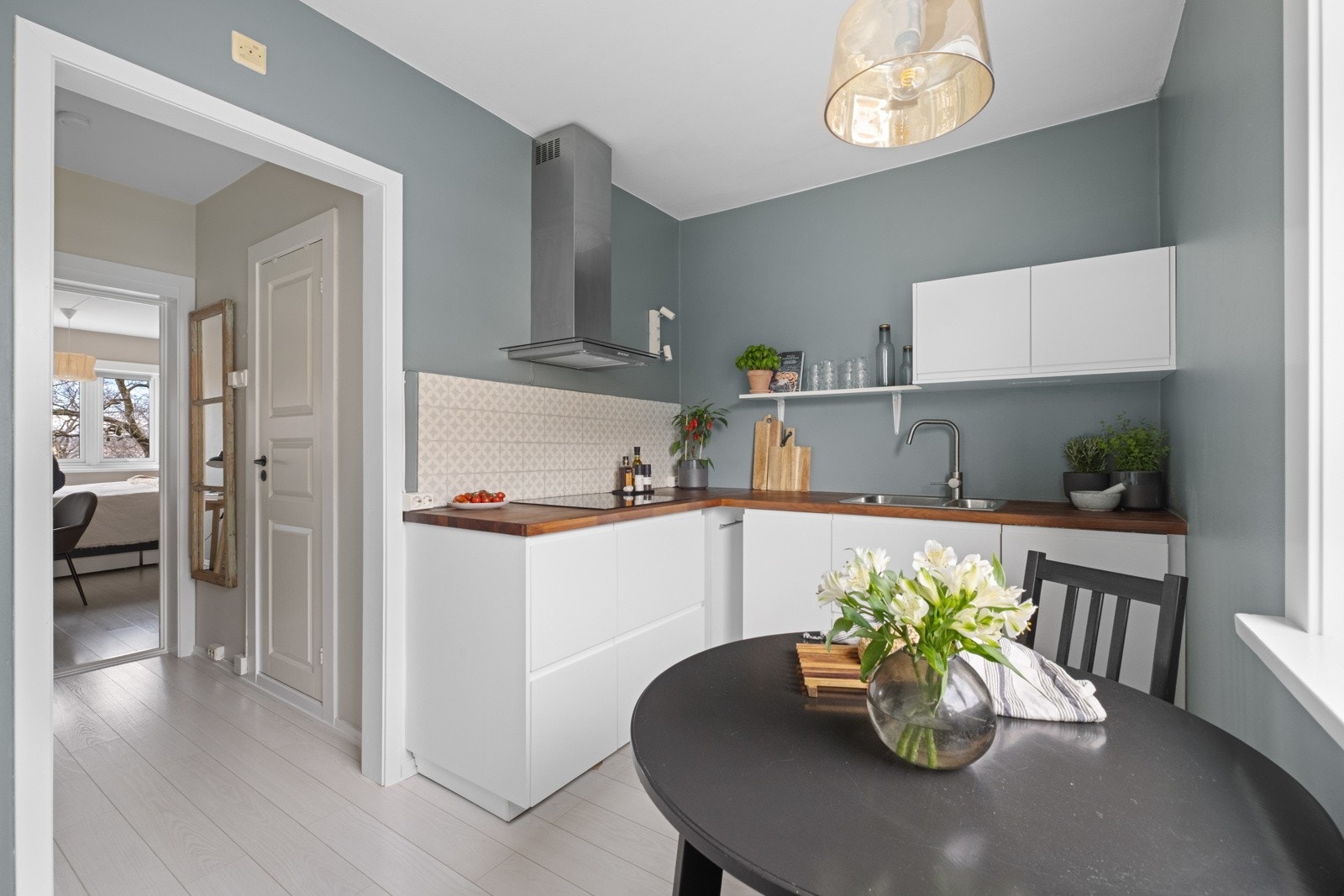 Det lekre og praktiske kjøkkenet er levert av Ikea. Galleribilde