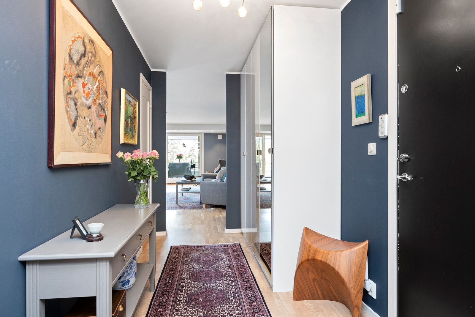 Fra entréen mot stuen. Galleribilde