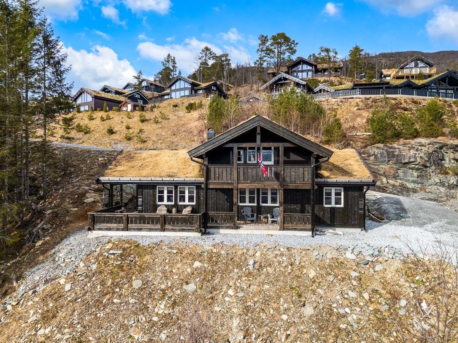 - Nyt svært gode solforhold på 30m² terrasseareal - Galleribilde
