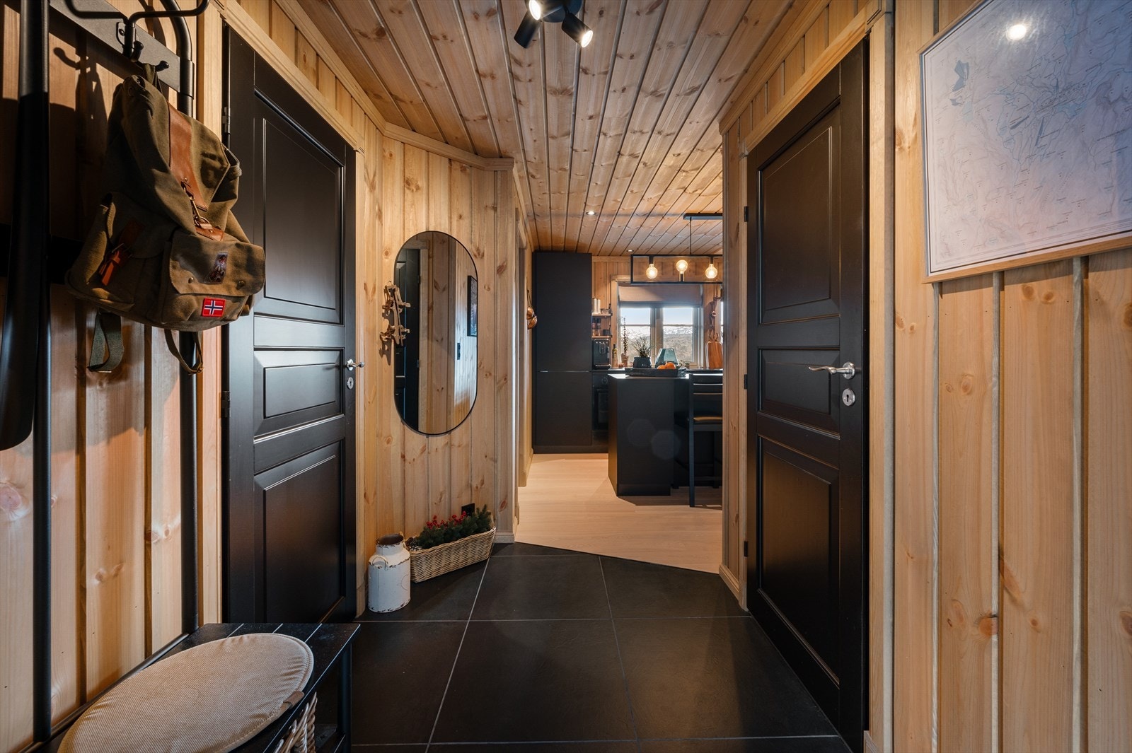 - Flislagt inngangshall med varmekabler i gulv - Galleribilde