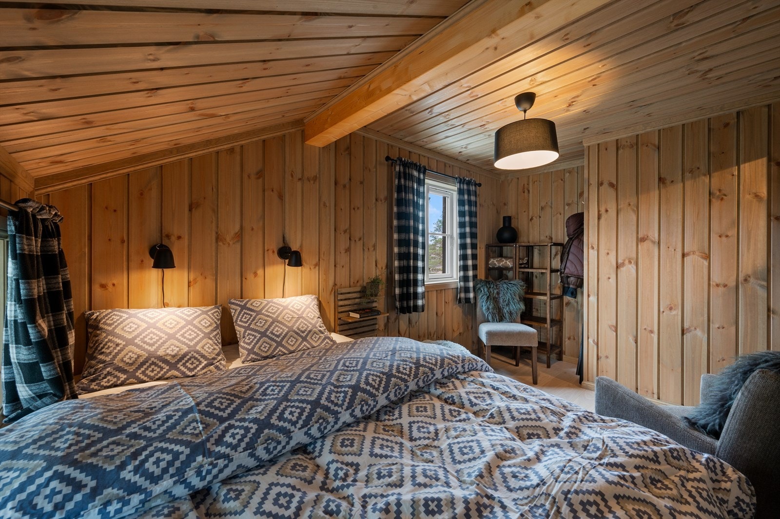 - God plass til dobbeltseng samt øvrig ønsket møblement - Galleribilde