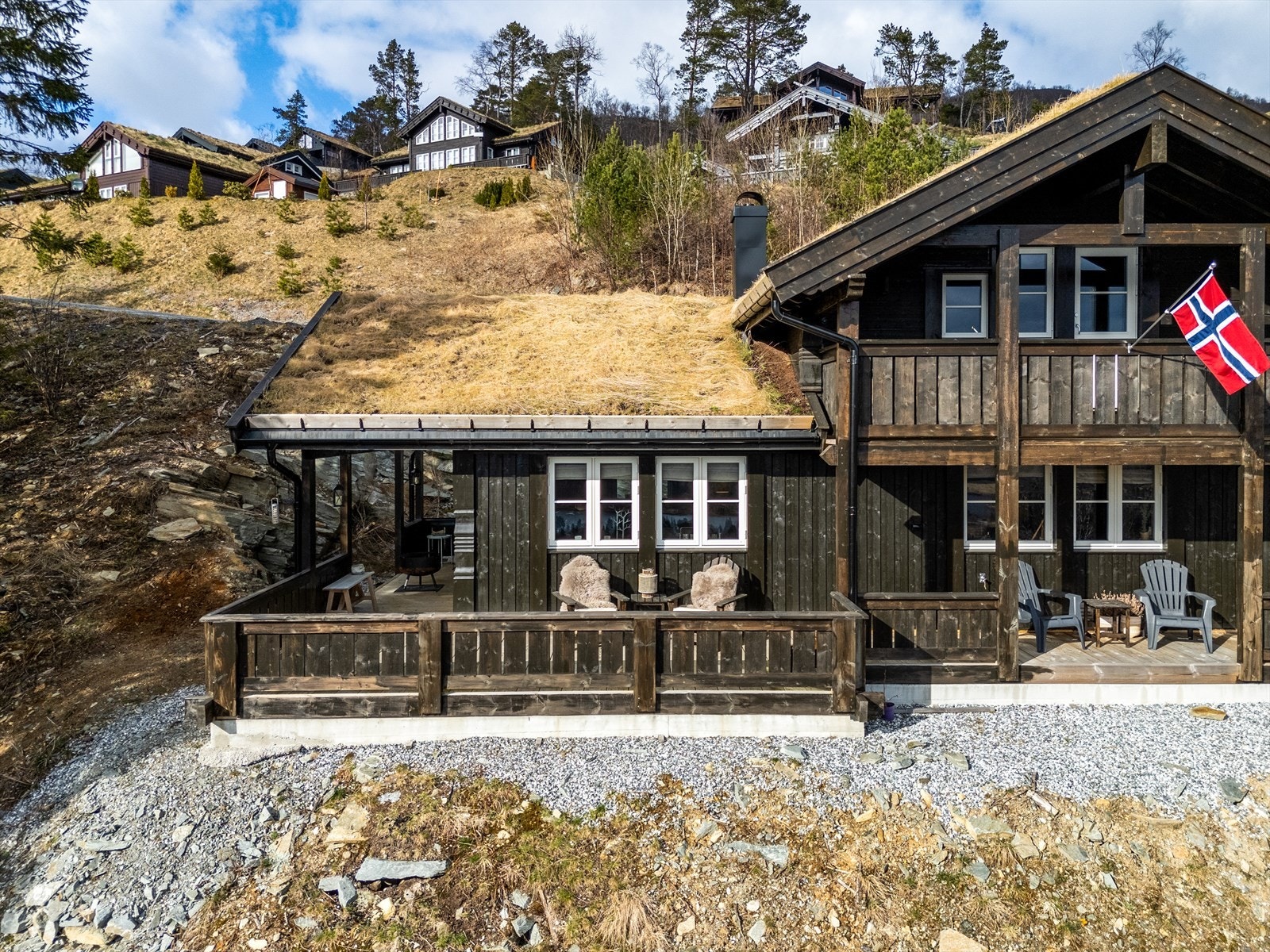 - Her er det enkelt å finne roen omringet av fjell og natur - Galleribilde
