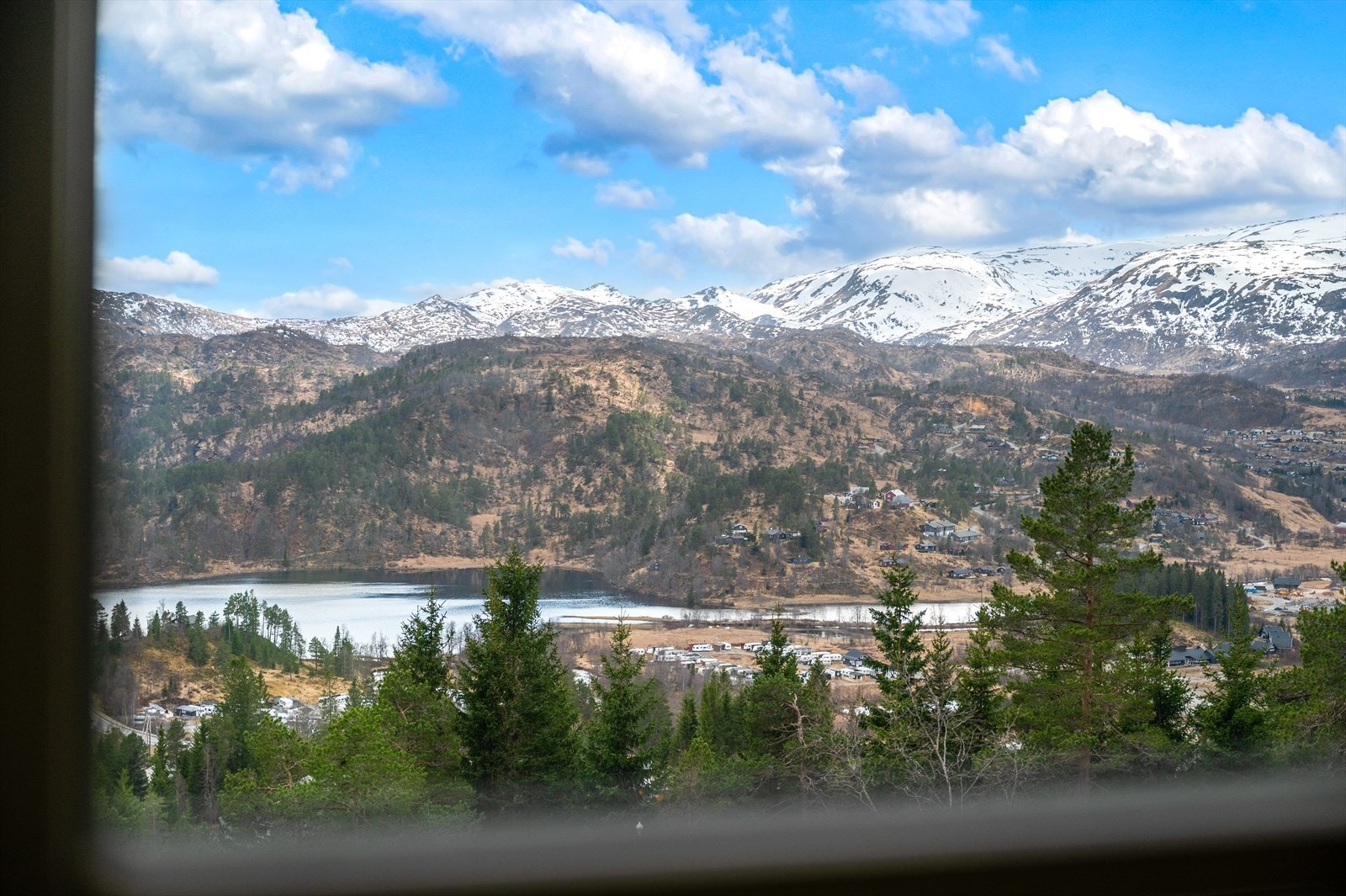 - En fantastisk fritidsbolig fra 2023 beliggende i et attraktivt hyttefelt på Kvamskogen - Galleribilde