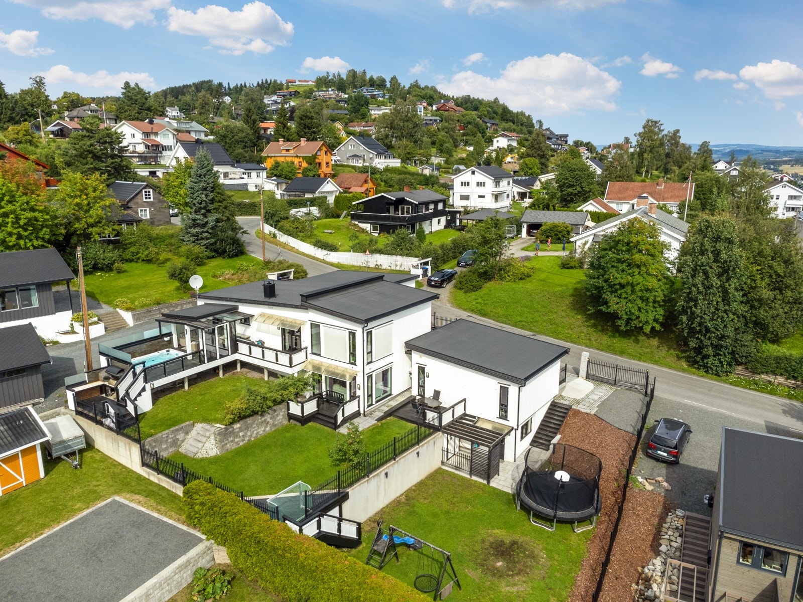 En arkitekttegnet enebolig med attraktiv beliggenhet i hjerte av Gjøvik. Galleribilde