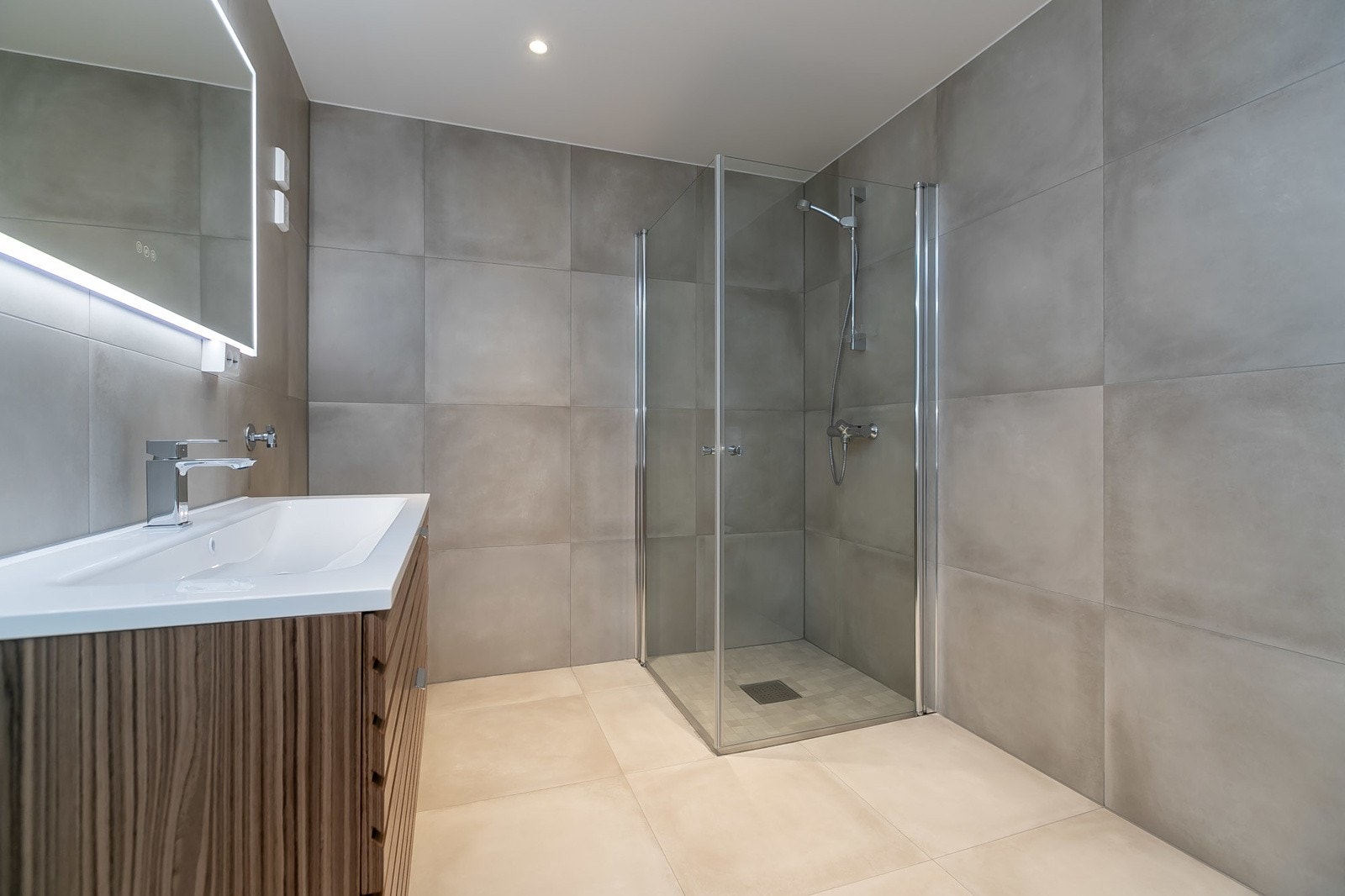 Det er opplegg til vaskemaskin på badet Galleribilde