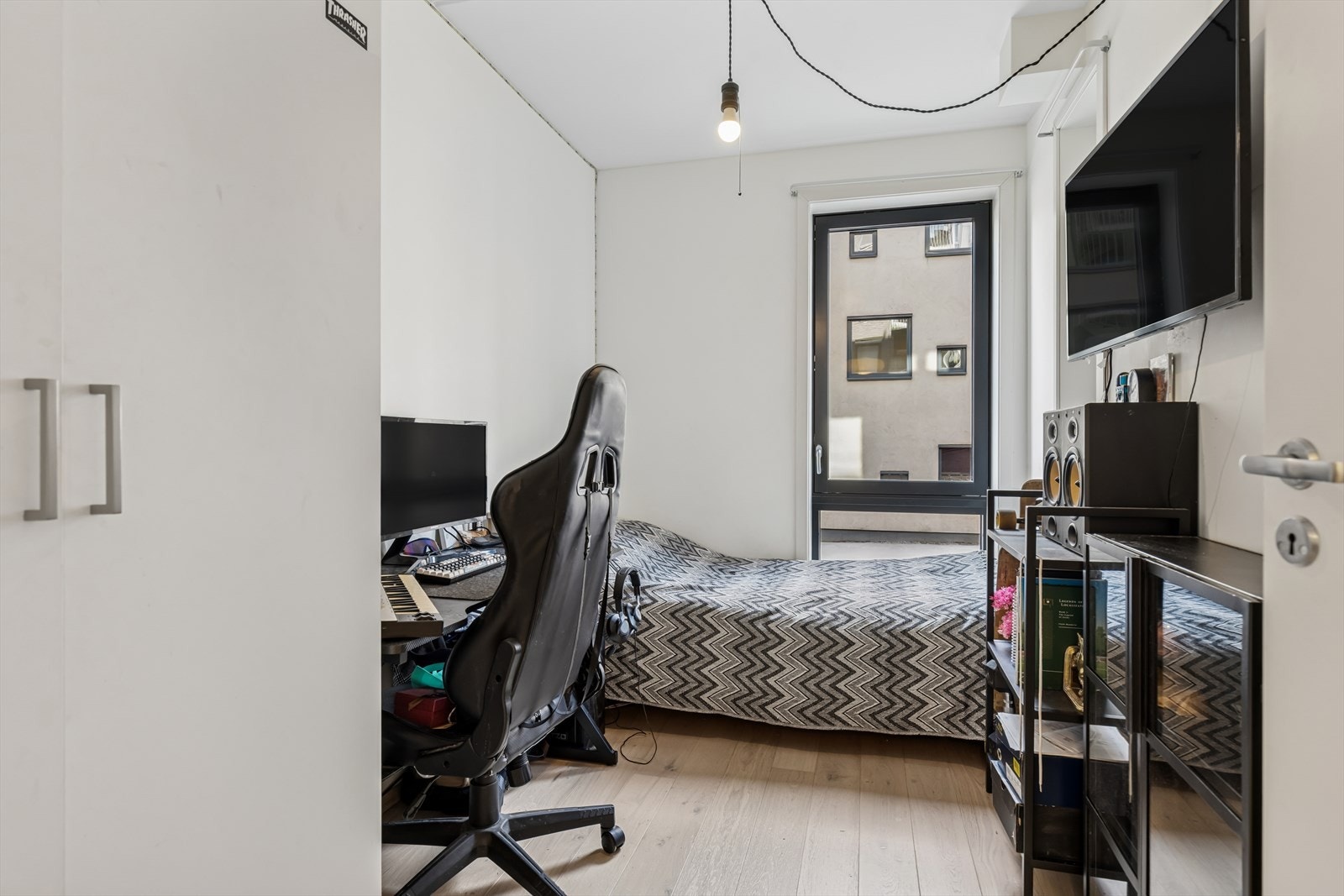 Det andre soverommet er noe mindre, men har fremdeles plass til seng og skrivebord. Galleribilde