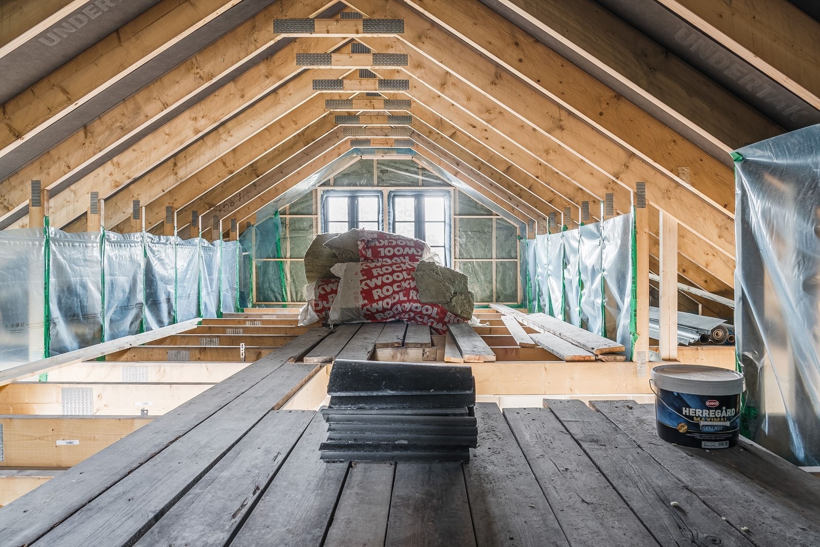 Loftsplanet på garasjen. Galleribilde
