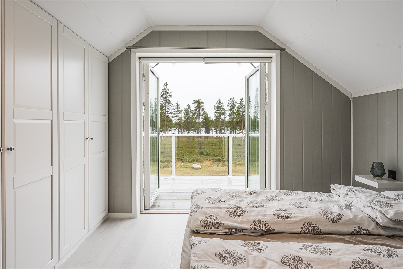 Tenk å tusle ut p
å verandaen i tøflene en sommermorgen med kaffekoppen i hånda.. Galleribilde