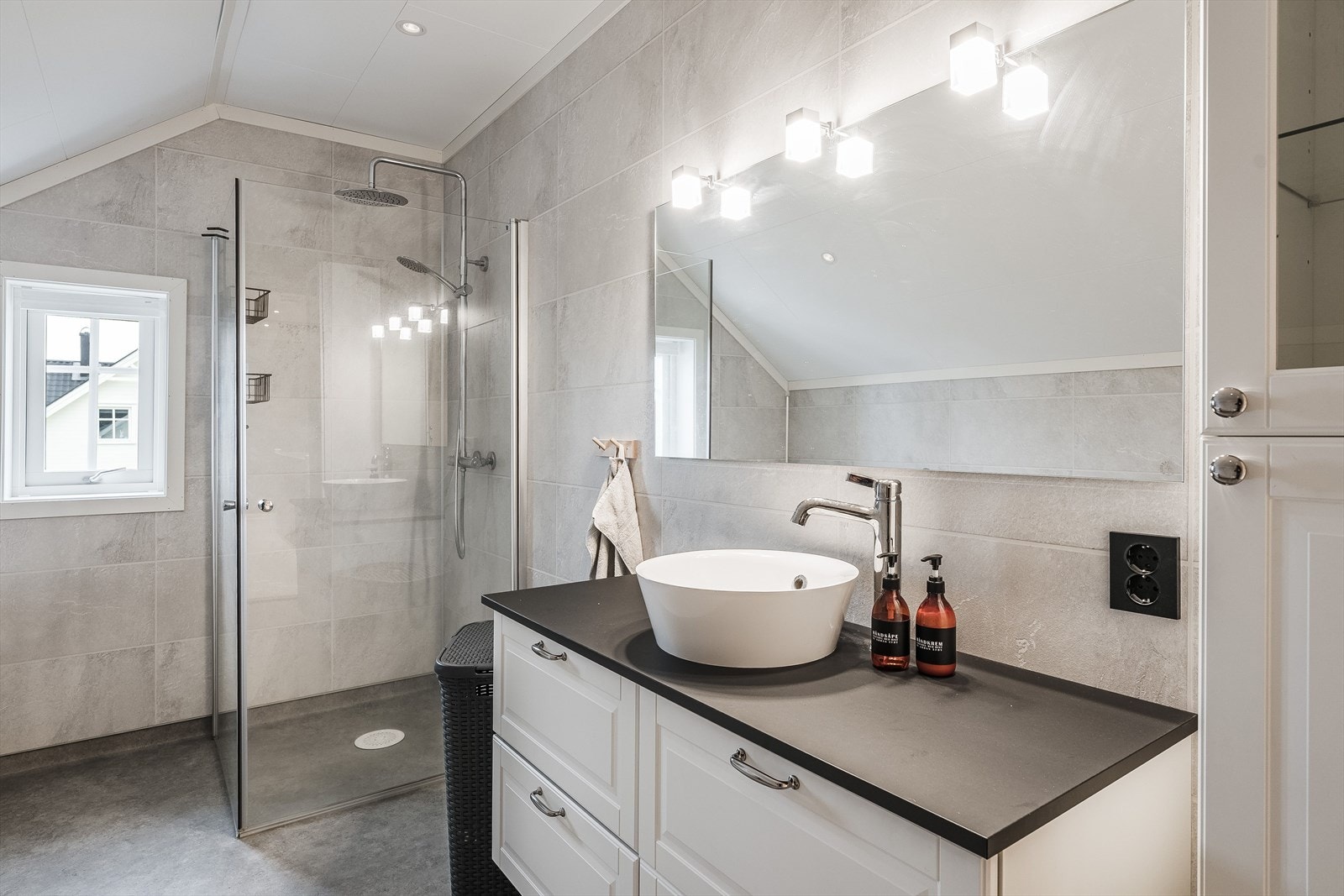 Badet har også varmekabler i gulvet, for behagelig oppvarming. Galleribilde